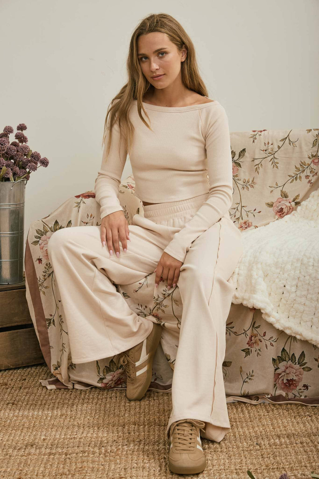 OFF-SHOULDER LONG SLEEVE CROPPED RIBBED KNIT TOP