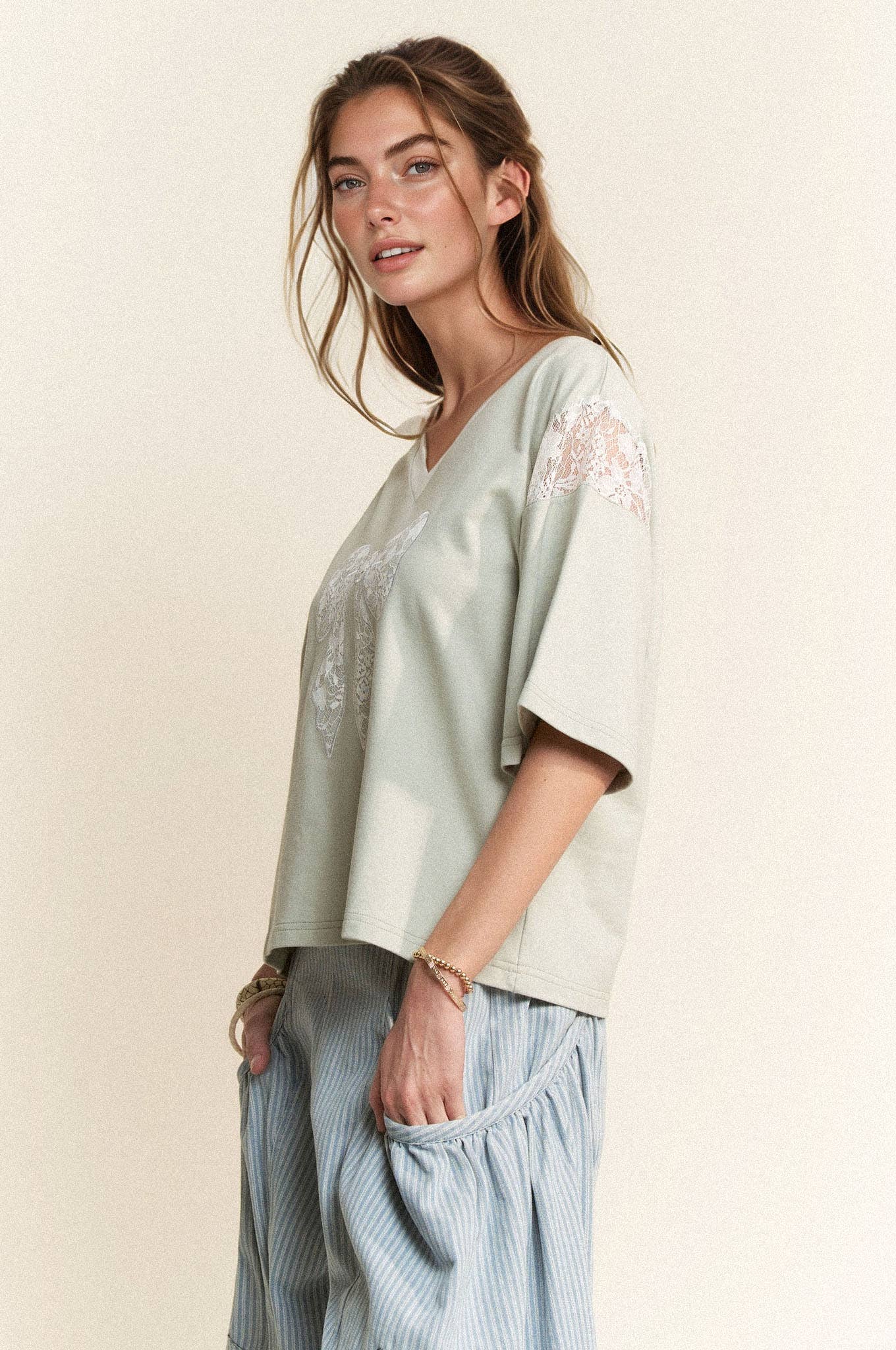 LACE EMBROIDERED RIBBON PATCH SHORT SLEEVE TOP