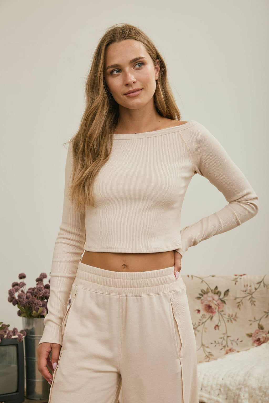 OFF-SHOULDER LONG SLEEVE CROPPED RIBBED KNIT TOP