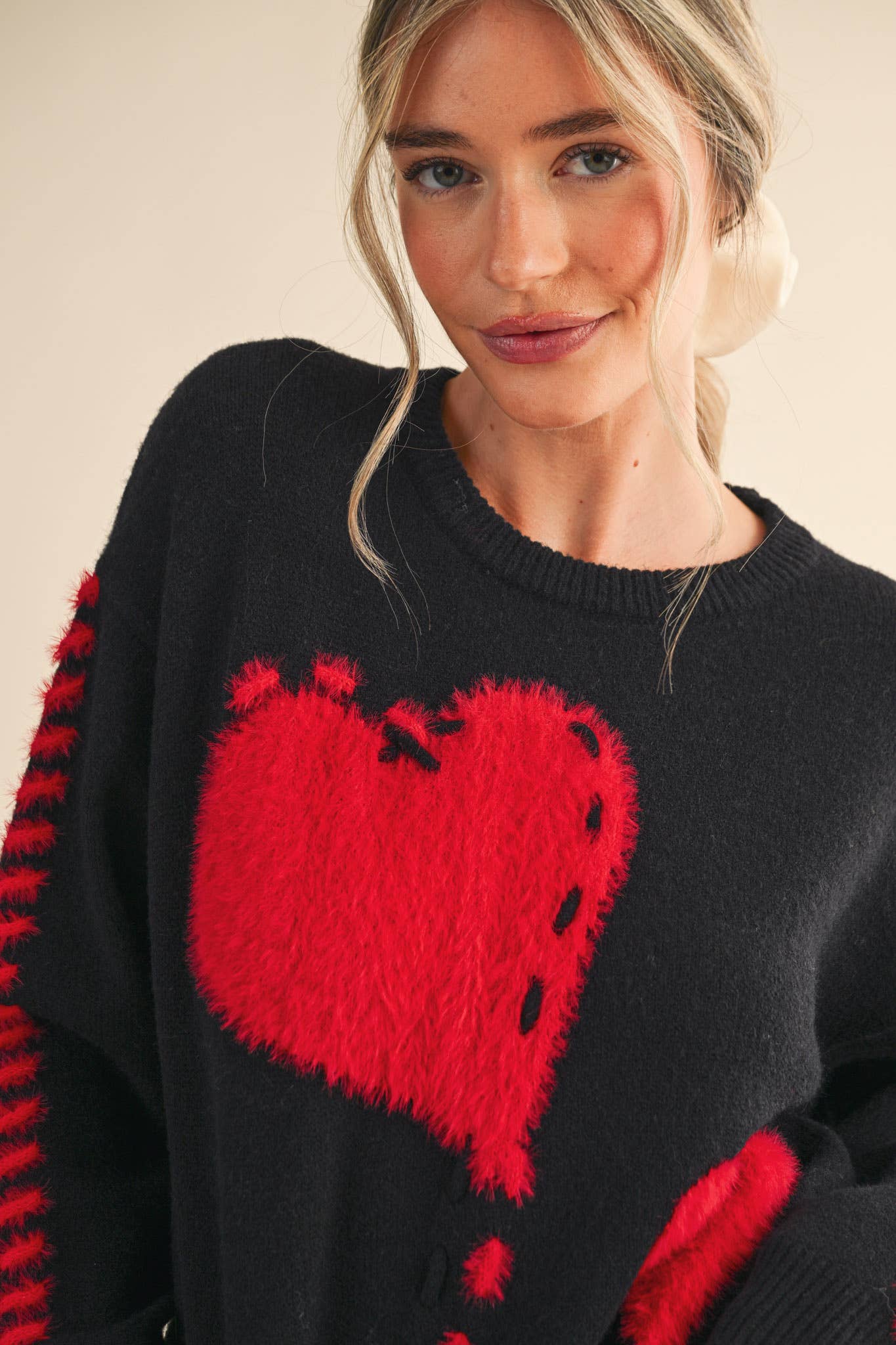 FUZZY HEART KNIT SWEATER WITH WHIP STITCH