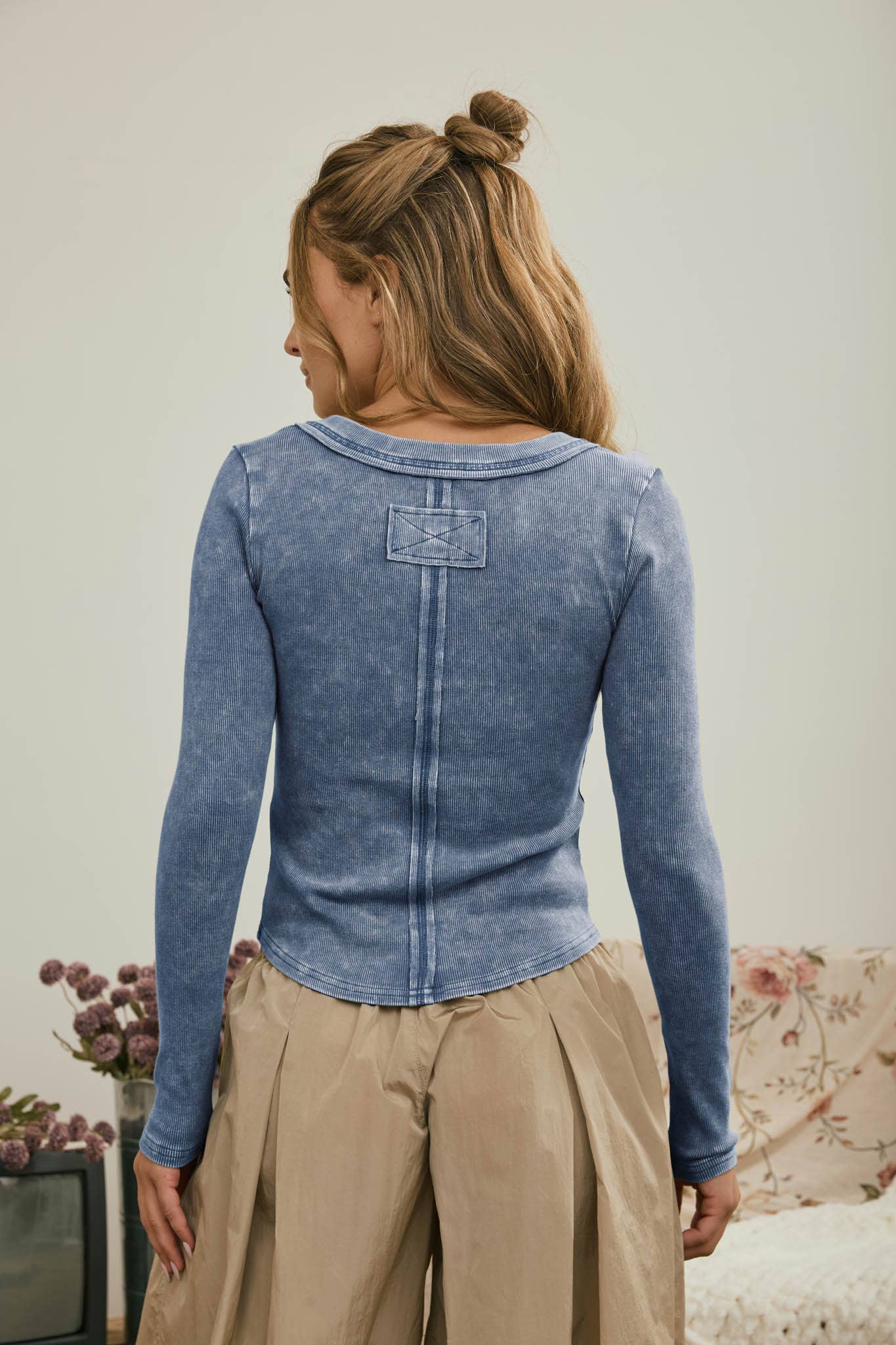 WASHED LONG SLEEVE RIBBED HENLEY KNIT TOP