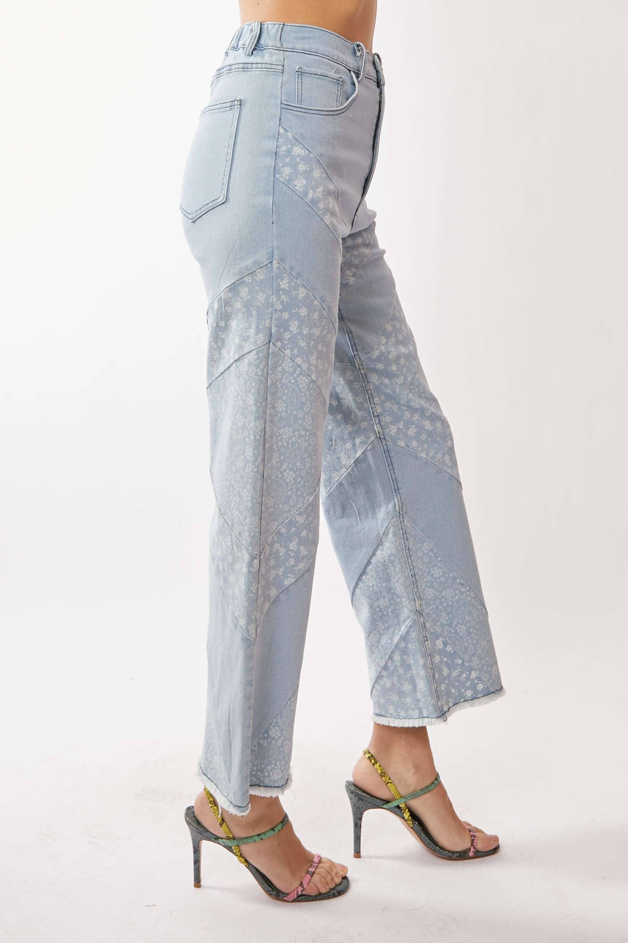 PLUS WIDE OPENING DENIM FLORAL AND PAISLEY PRINT