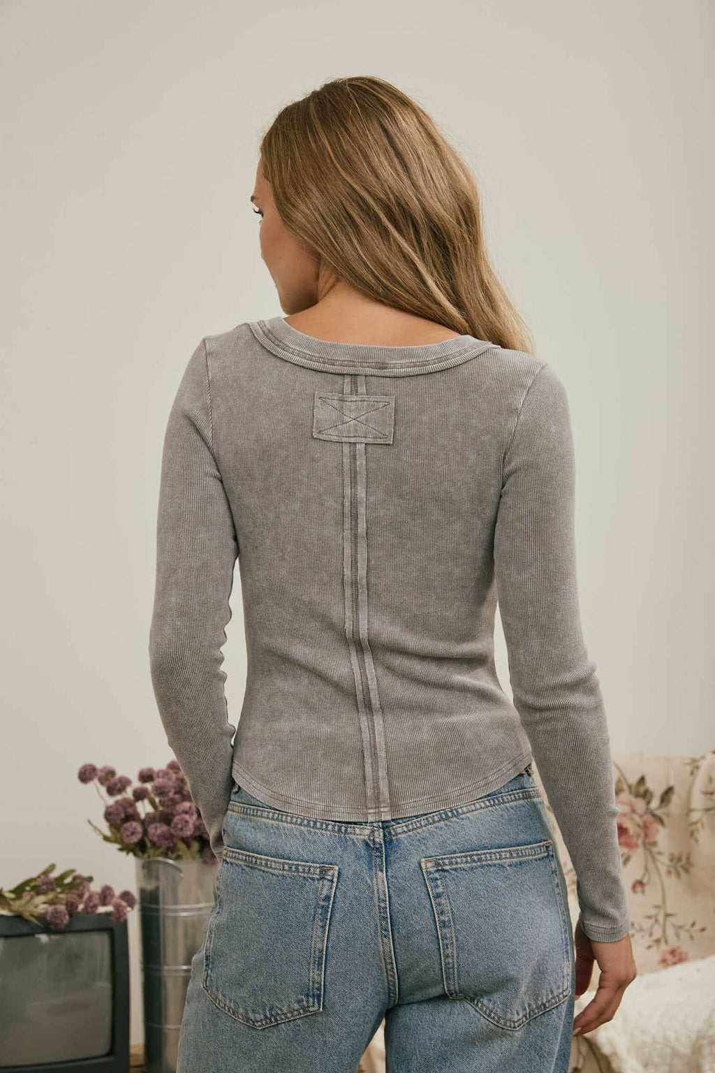 WASHED LONG SLEEVE RIBBED HENLEY KNIT TOP