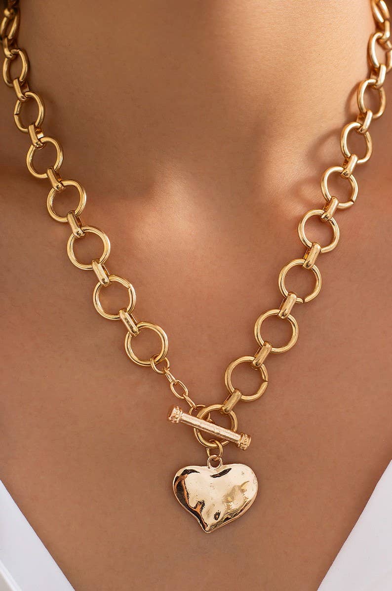 HAMMERED HEART FRONT NECKLACE