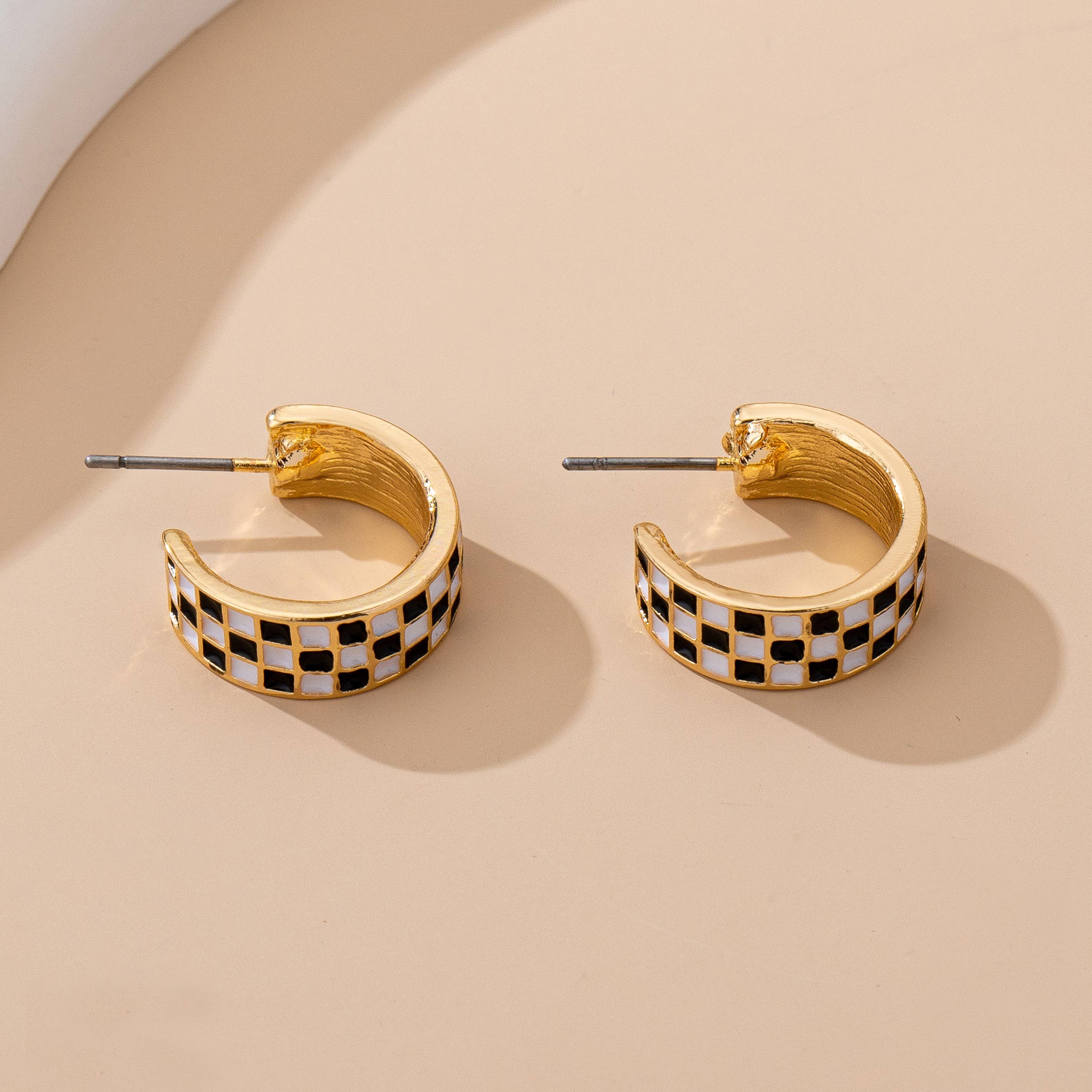 CHECKER EPOXY HUGGIE HOOP EARRINGS