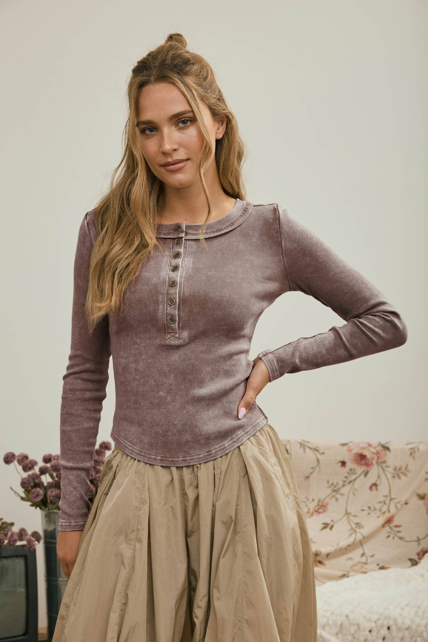 WASHED LONG SLEEVE RIBBED HENLEY KNIT TOP