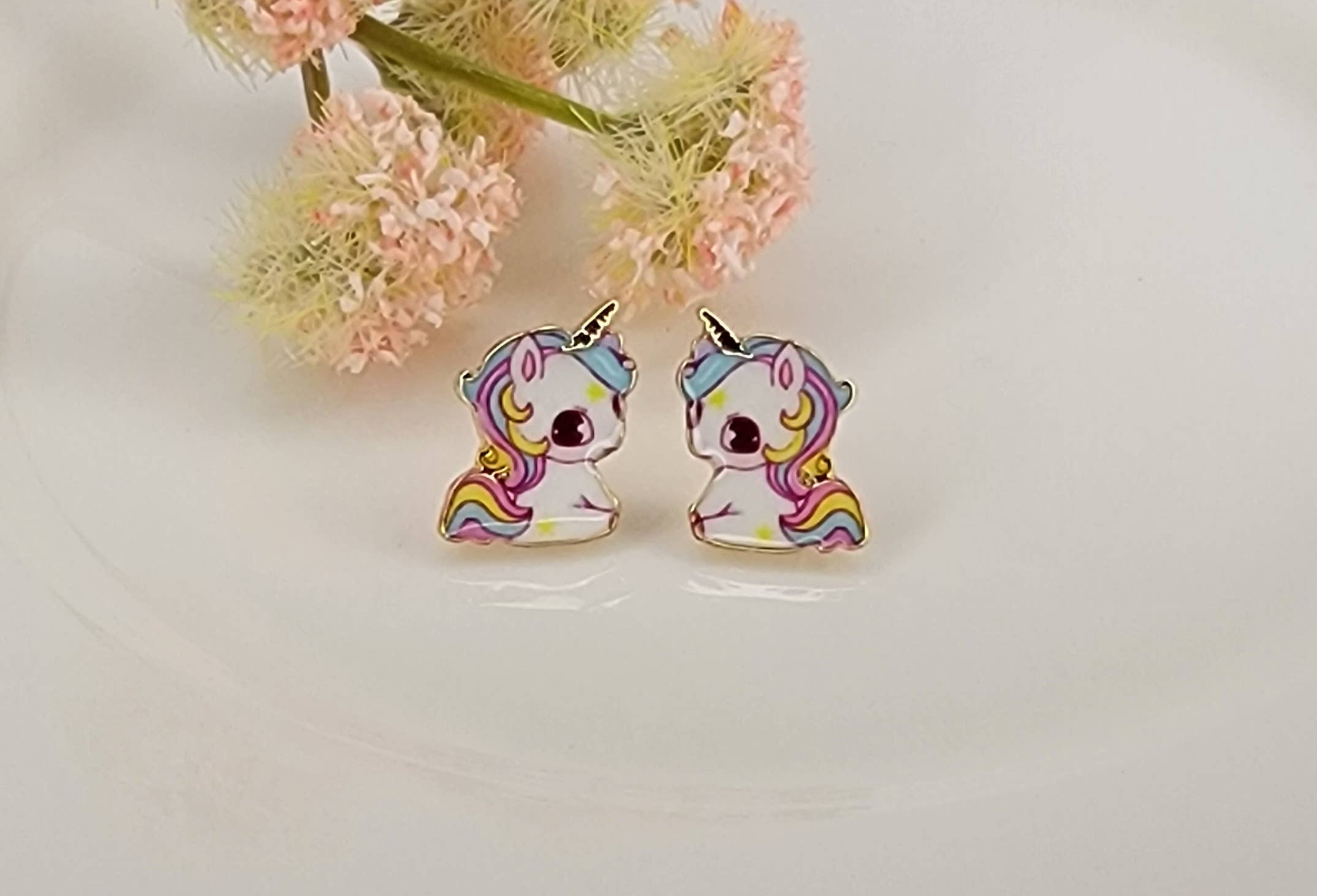 RAINBOW UNICORN POST EARRINGS.