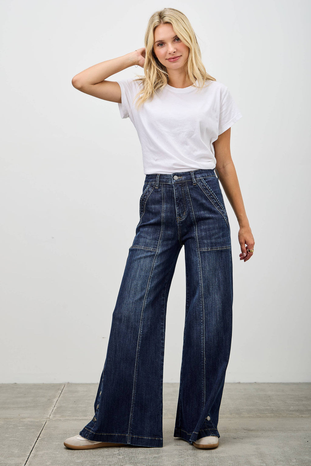 P8152D-HIGH RISE WIDE LEG WITH BUTTON SLIT