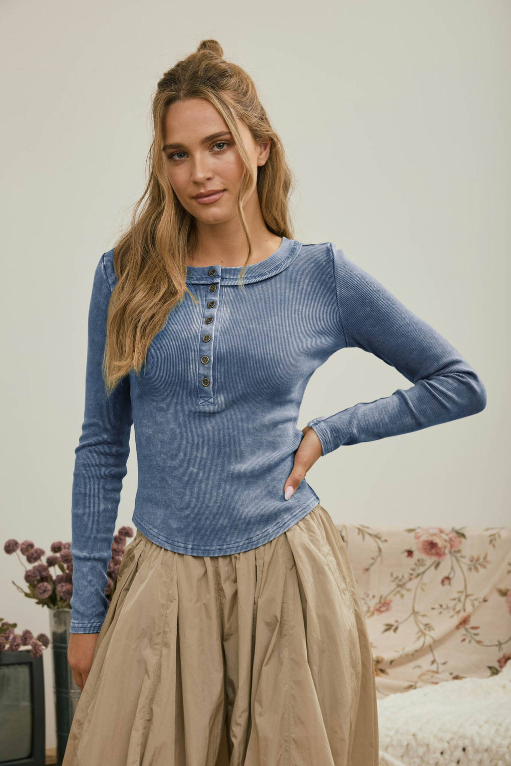 WASHED LONG SLEEVE RIBBED HENLEY KNIT TOP