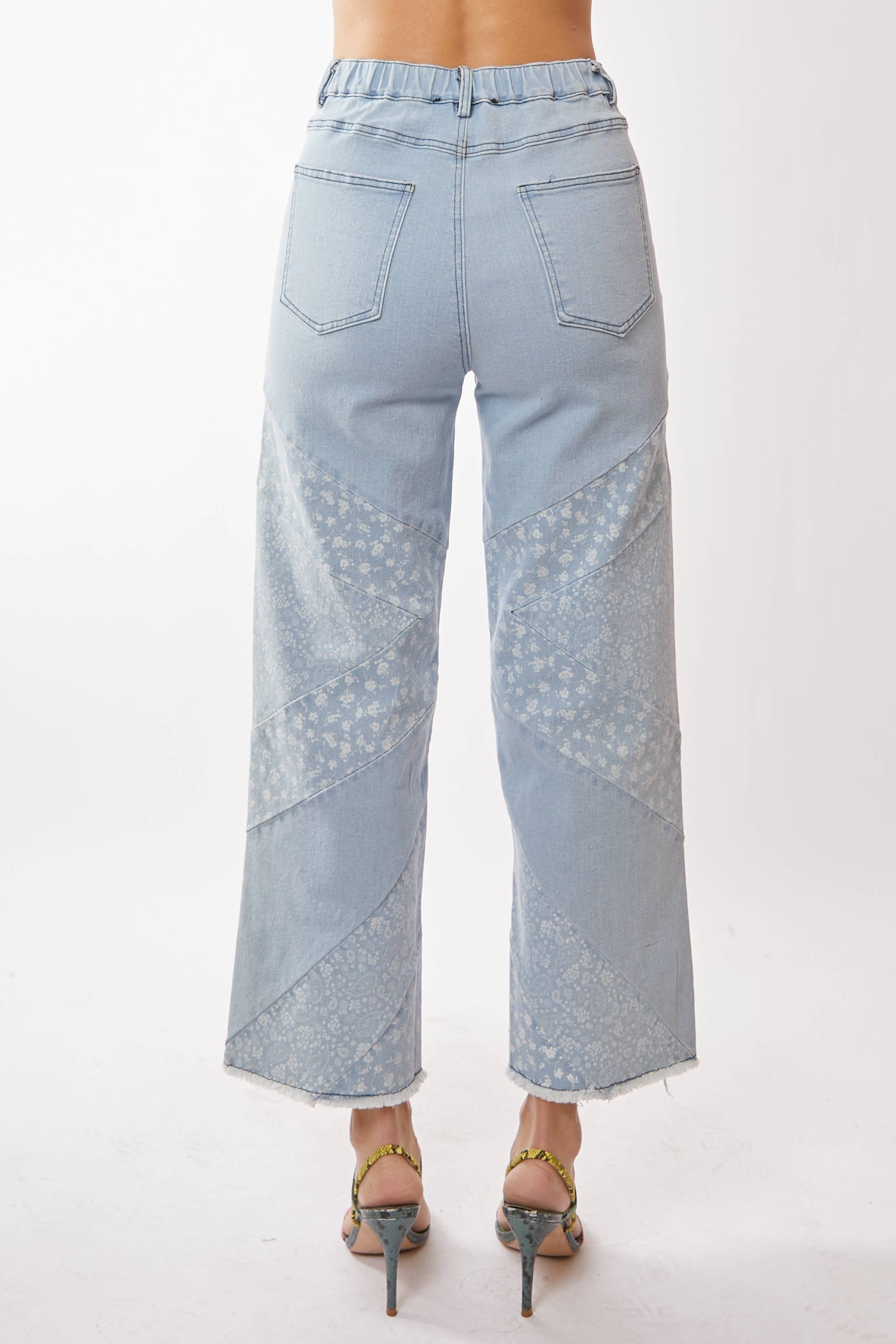 WIDE OPENING DENIM DITSY FLORAL AND PAISLEY PRINT
