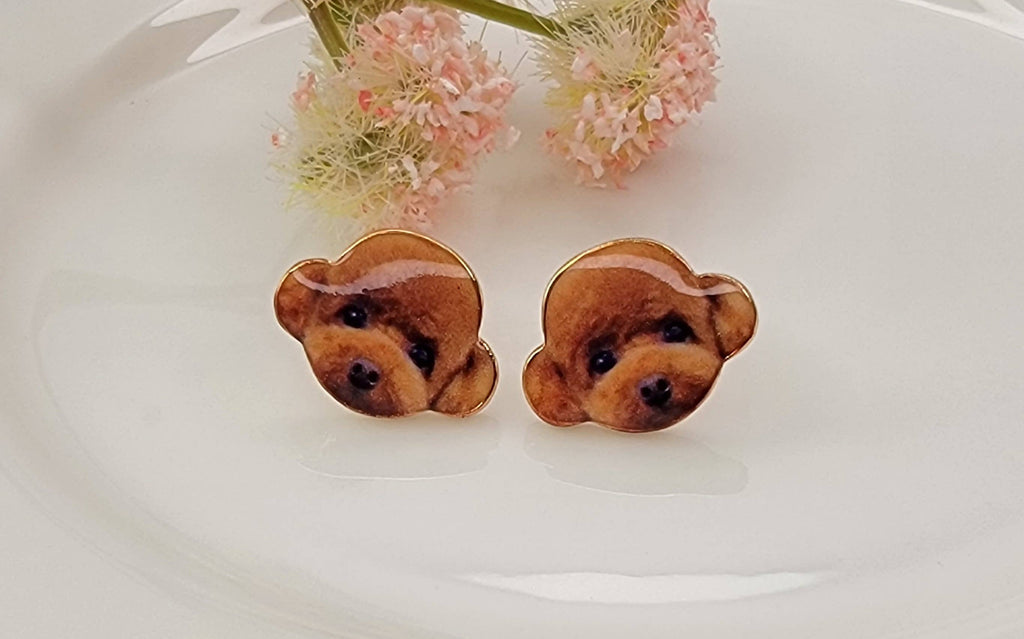 POOODLE PRINTED STUD EARRINGS.