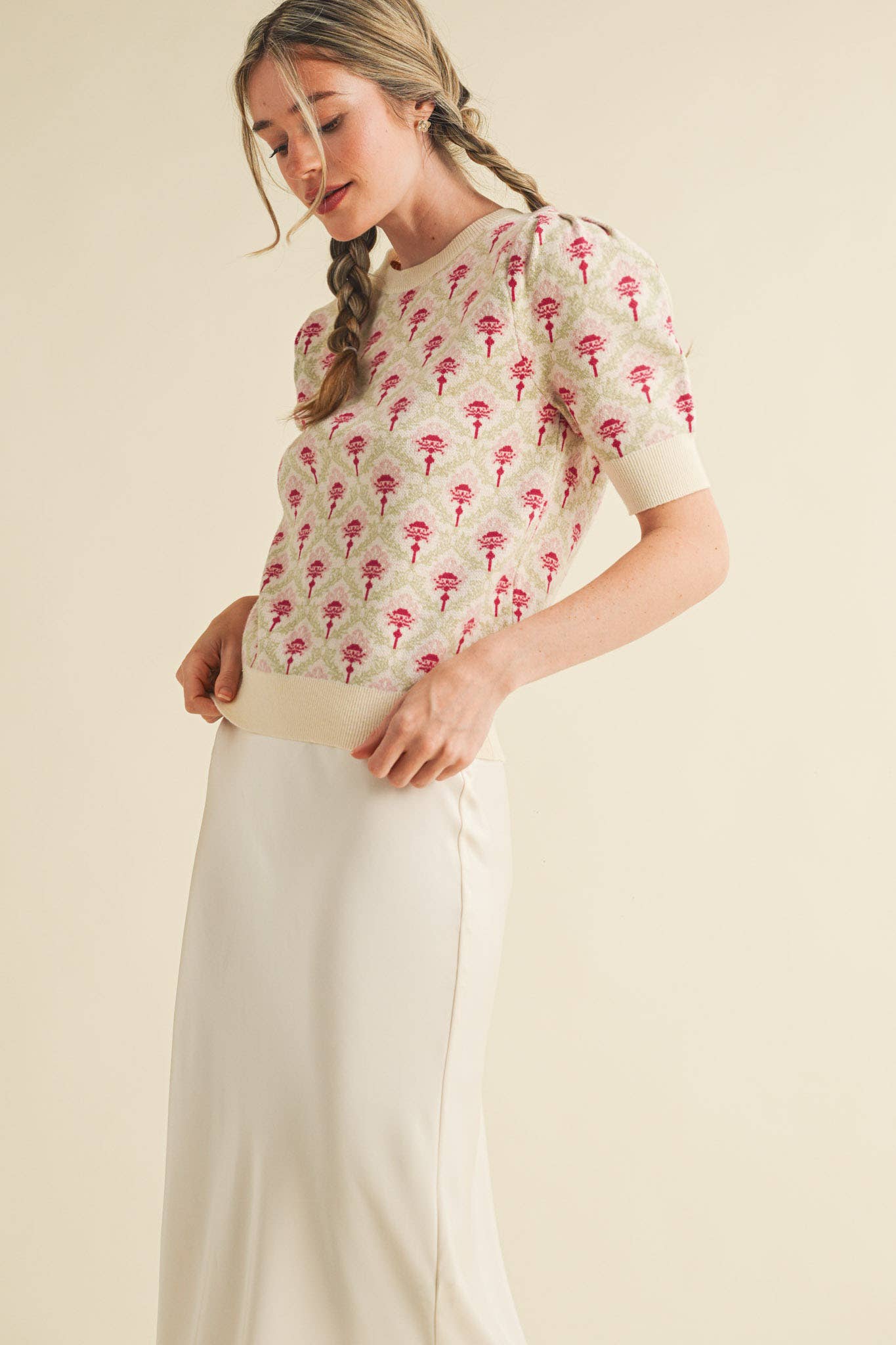 FLORAL PATTERN SHORT SLEEVE SWEATER