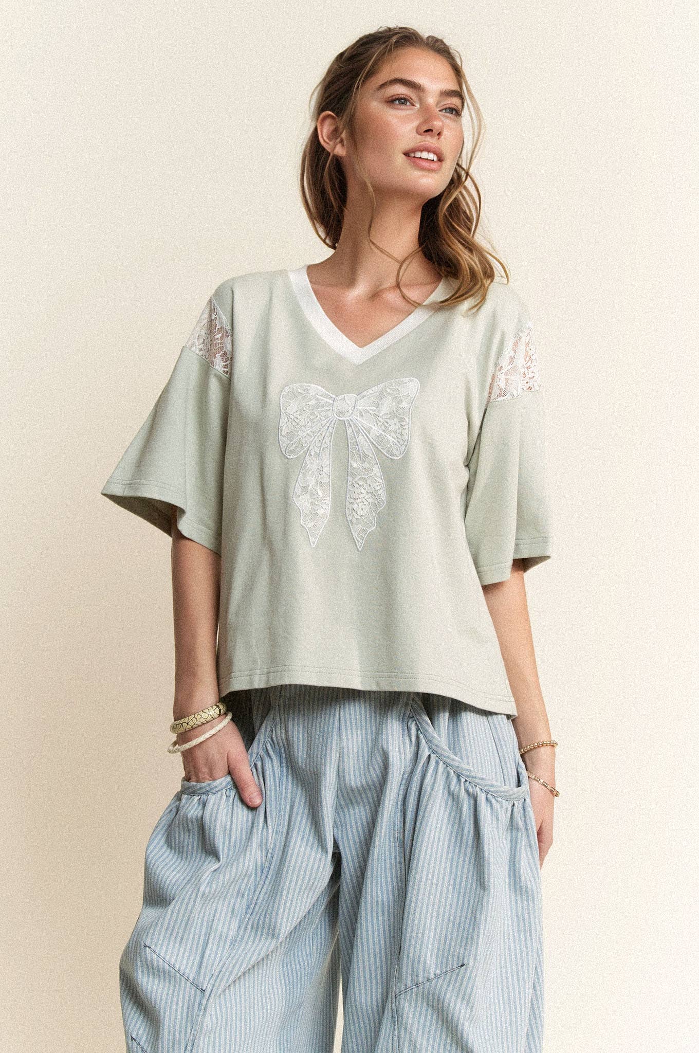 LACE EMBROIDERED RIBBON PATCH SHORT SLEEVE TOP