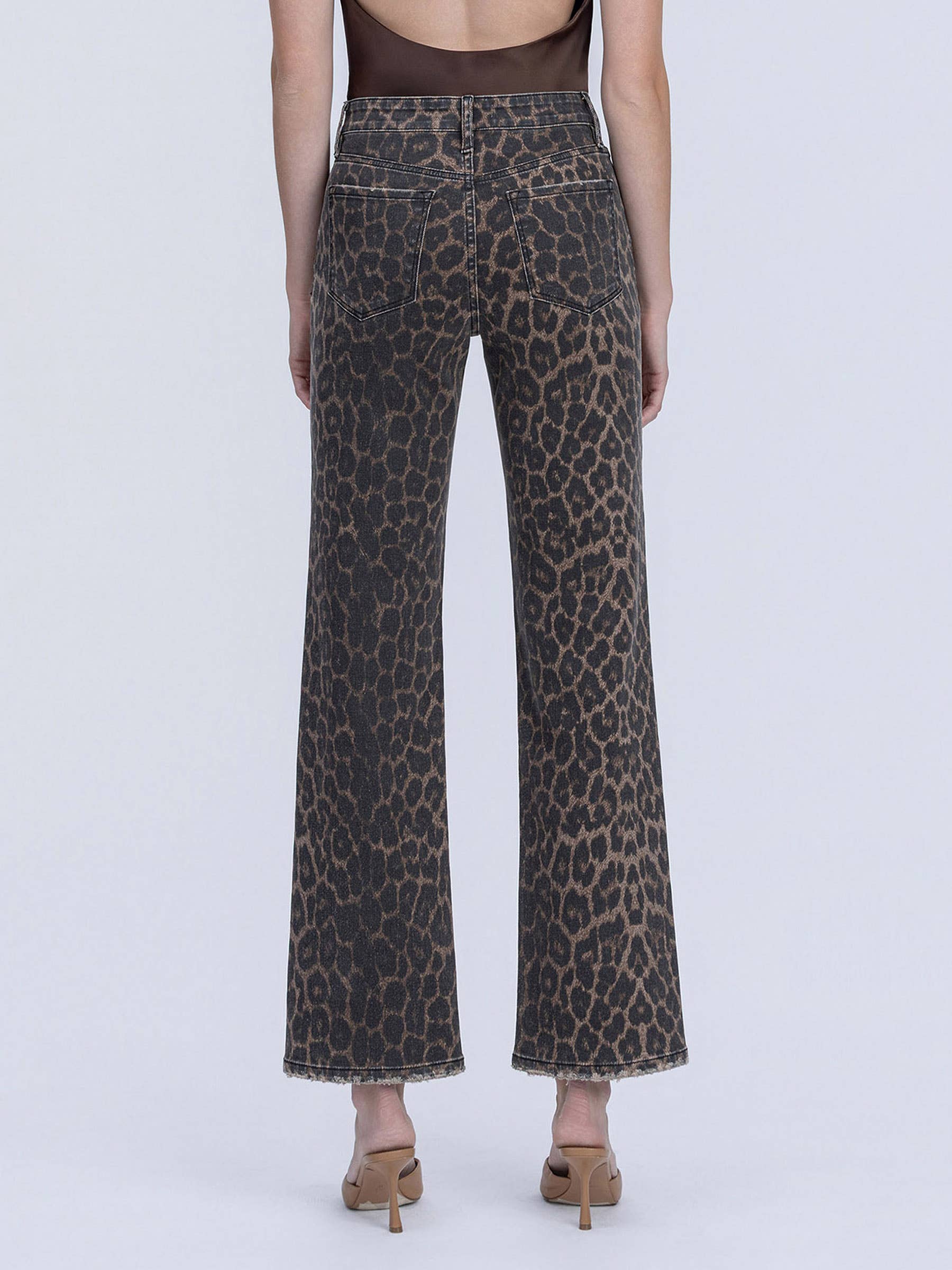HIGH RISE LEOPARD PRINT SLIM WIDE JEANS
