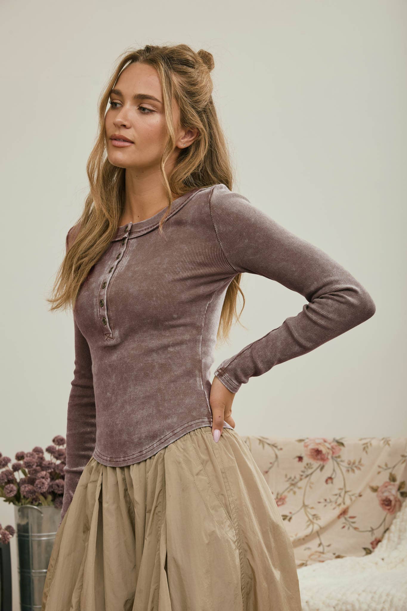 WASHED LONG SLEEVE RIBBED HENLEY KNIT TOP