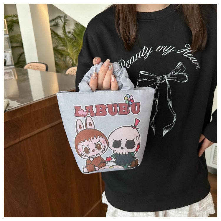 👜 “Labubu Charm” Cartoon Monster Cute Handbag – Portable Bucket Bag