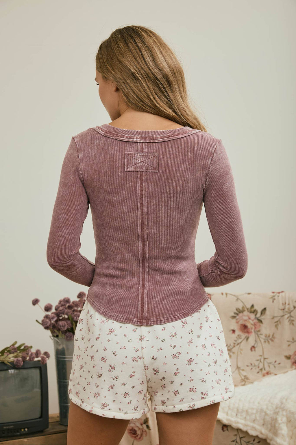 WASHED LONG SLEEVE RIBBED HENLEY KNIT TOP