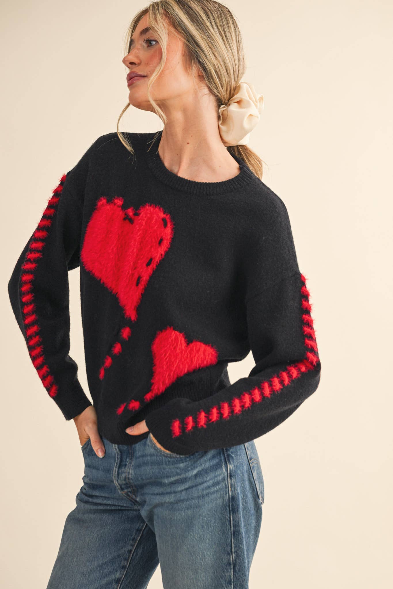 FUZZY HEART KNIT SWEATER WITH WHIP STITCH