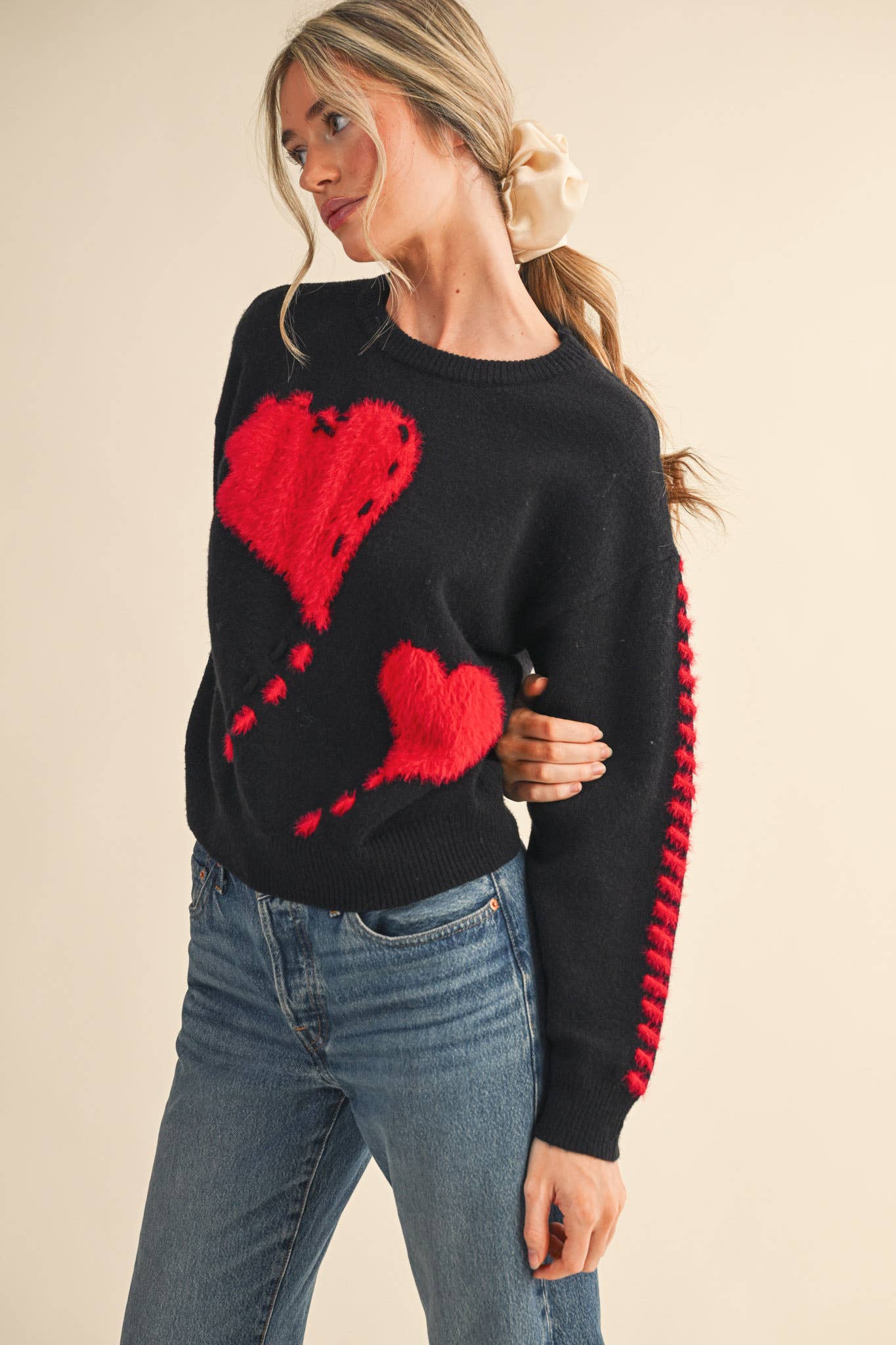 FUZZY HEART KNIT SWEATER WITH WHIP STITCH