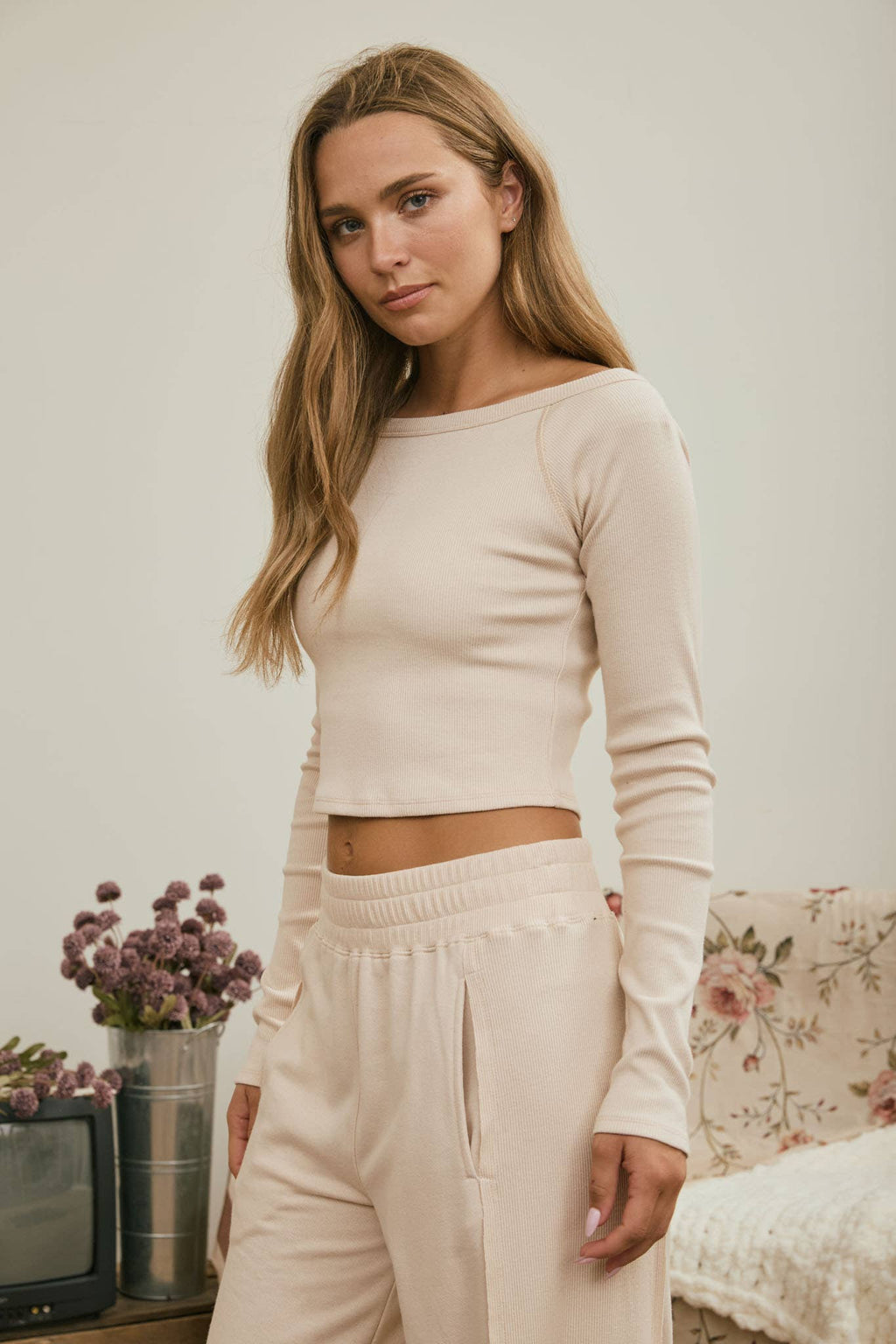 OFF-SHOULDER LONG SLEEVE CROPPED RIBBED KNIT TOP