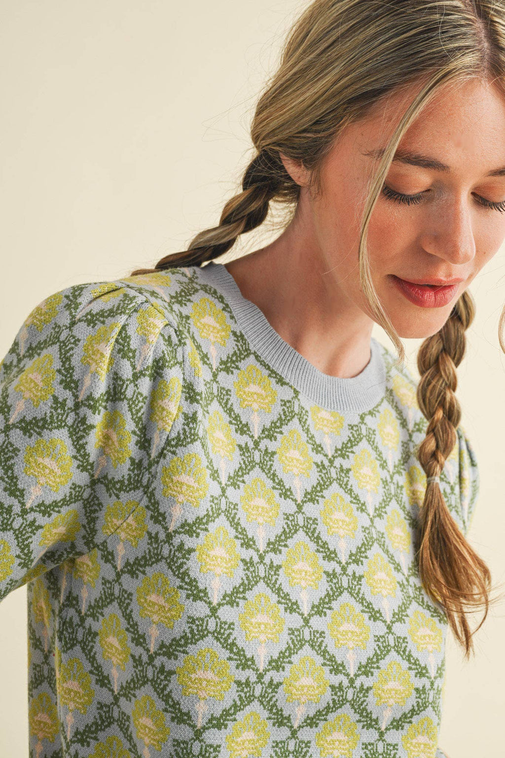 FLORAL PATTERN SHORT SLEEVE SWEATER