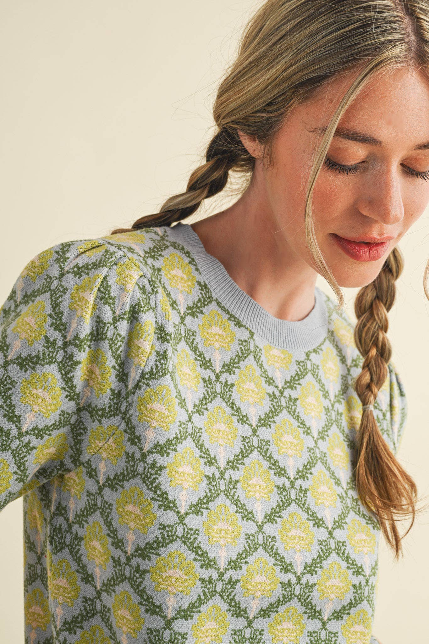 FLORAL PATTERN SHORT SLEEVE SWEATER