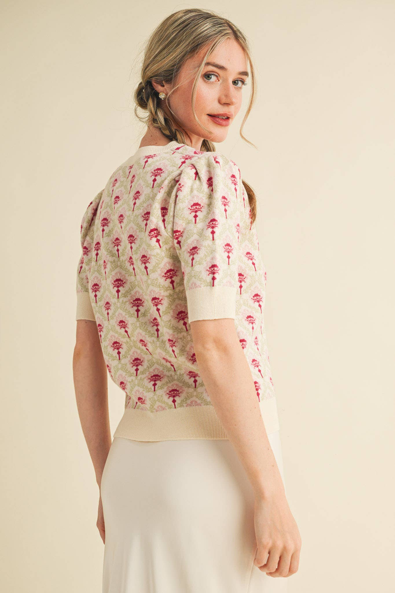 FLORAL PATTERN SHORT SLEEVE SWEATER