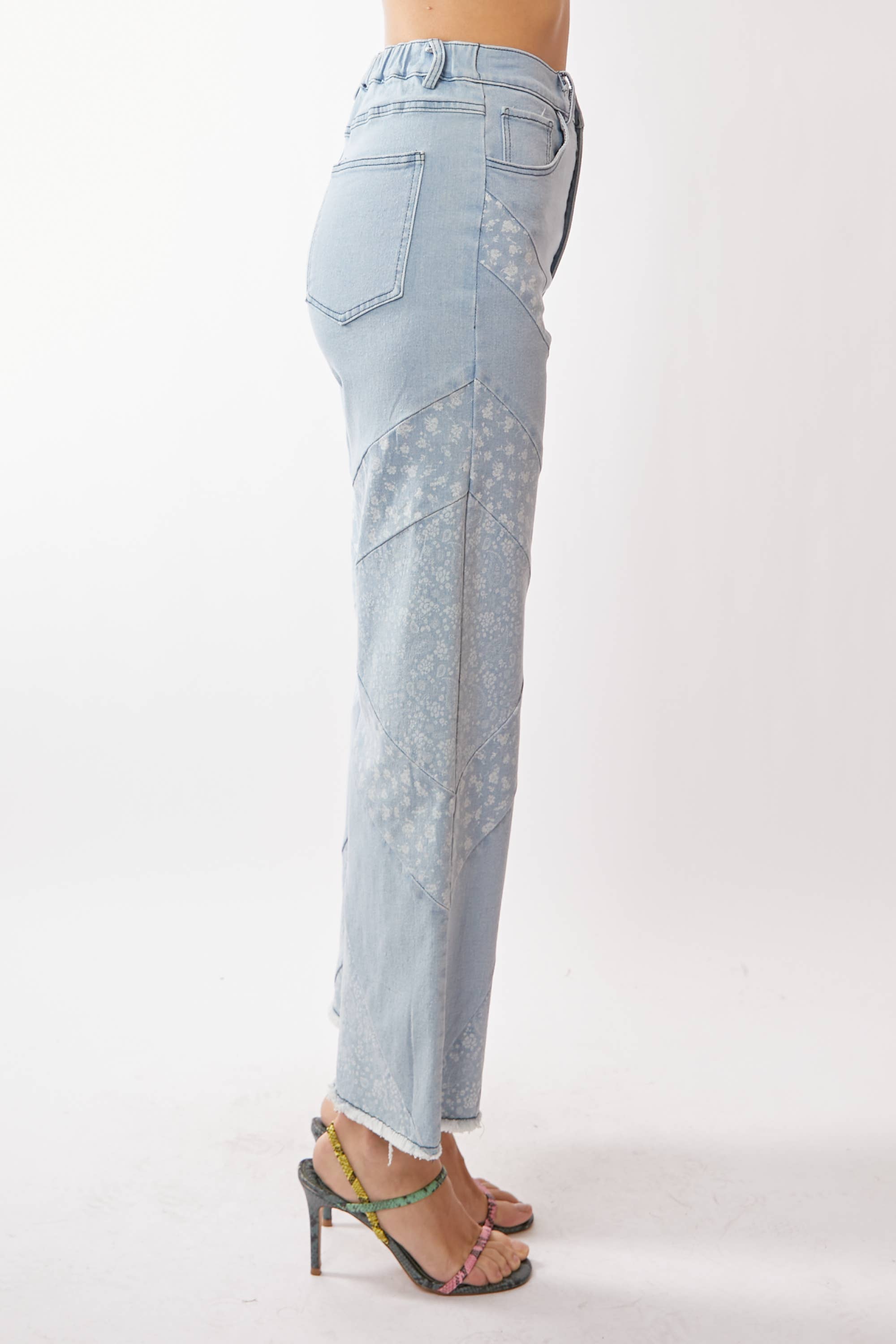 WIDE OPENING DENIM DITSY FLORAL AND PAISLEY PRINT