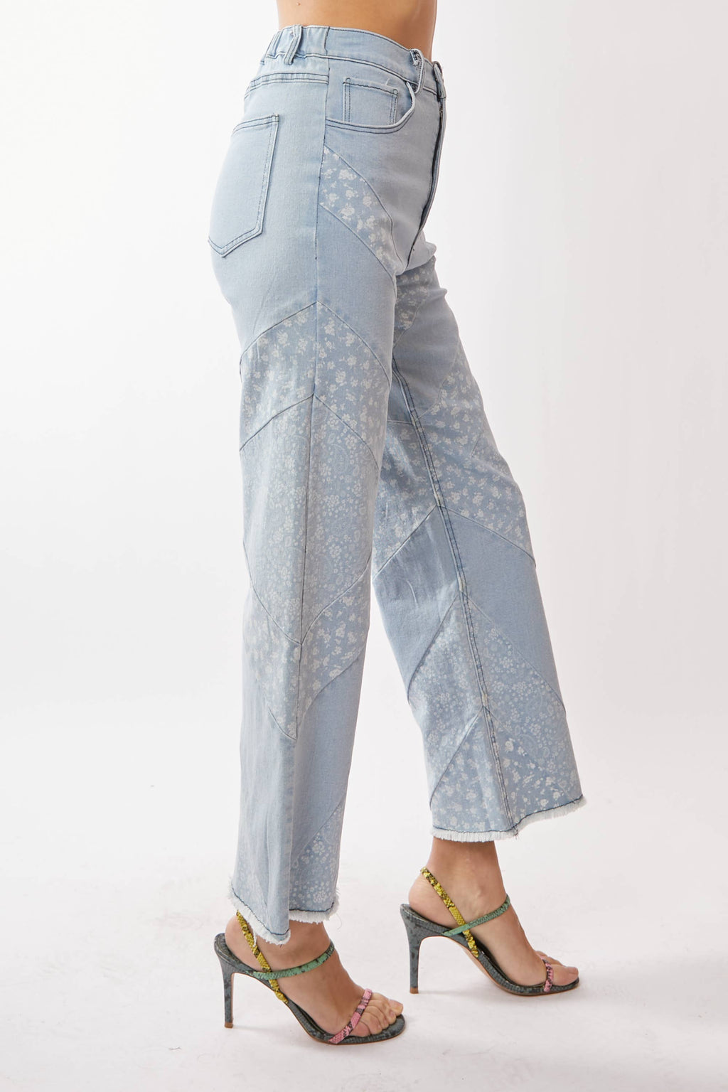 WIDE OPENING DENIM DITSY FLORAL AND PAISLEY PRINT