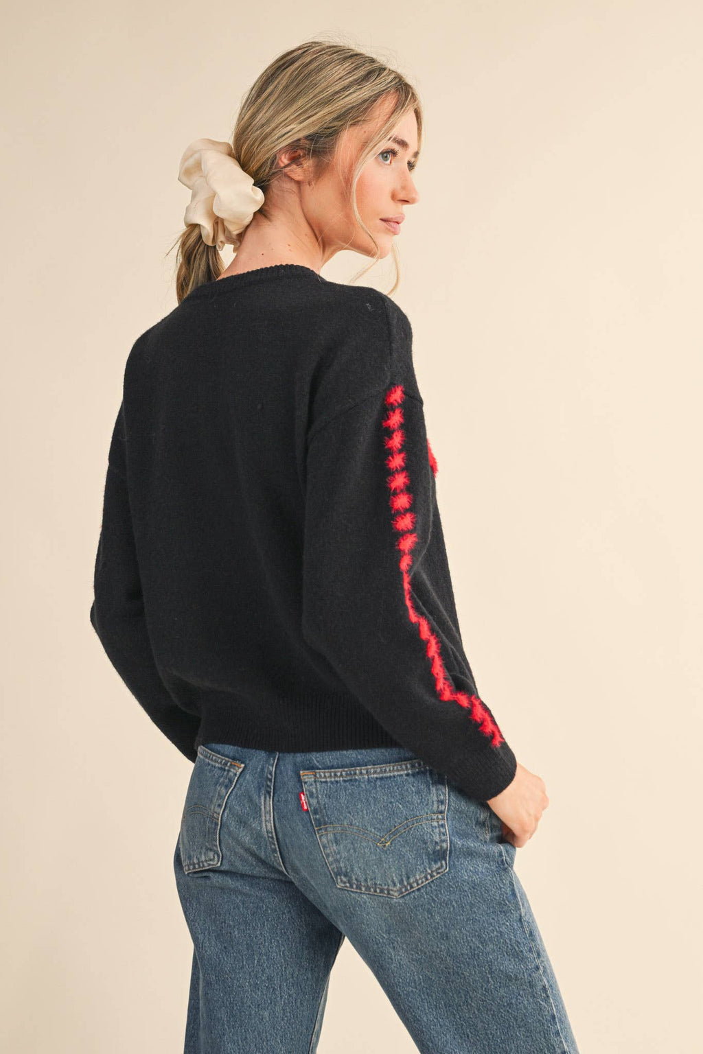 FUZZY HEART KNIT SWEATER WITH WHIP STITCH