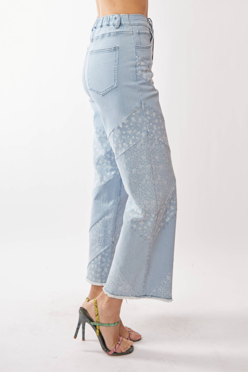 WIDE OPENING DENIM DITSY FLORAL AND PAISLEY PRINT