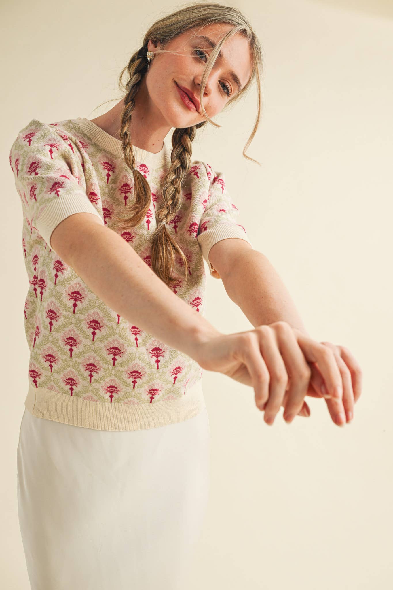 FLORAL PATTERN SHORT SLEEVE SWEATER