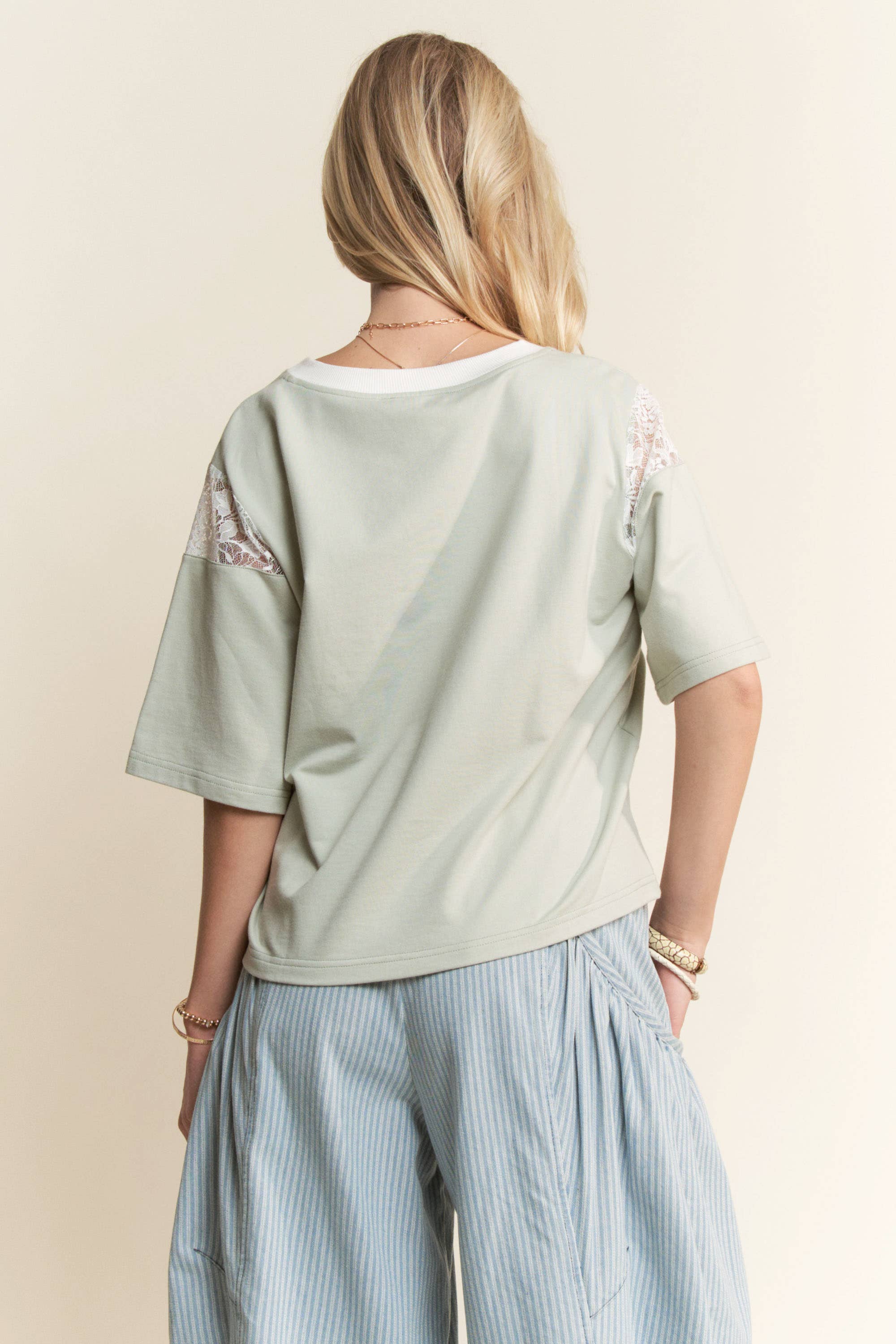 LACE EMBROIDERED RIBBON PATCH SHORT SLEEVE TOP