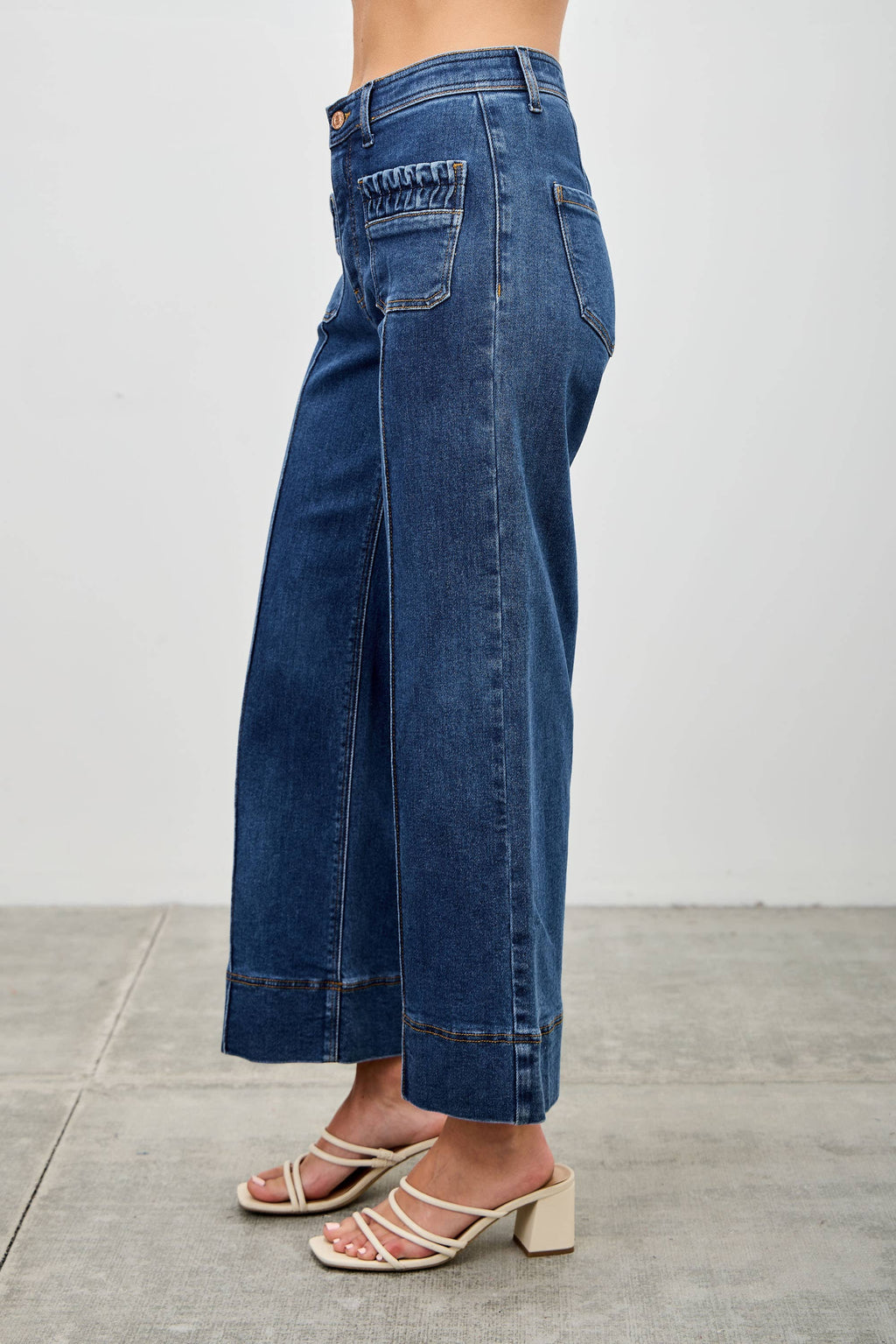 MID RISE CROP WIDE WITH PLEATS POCKET