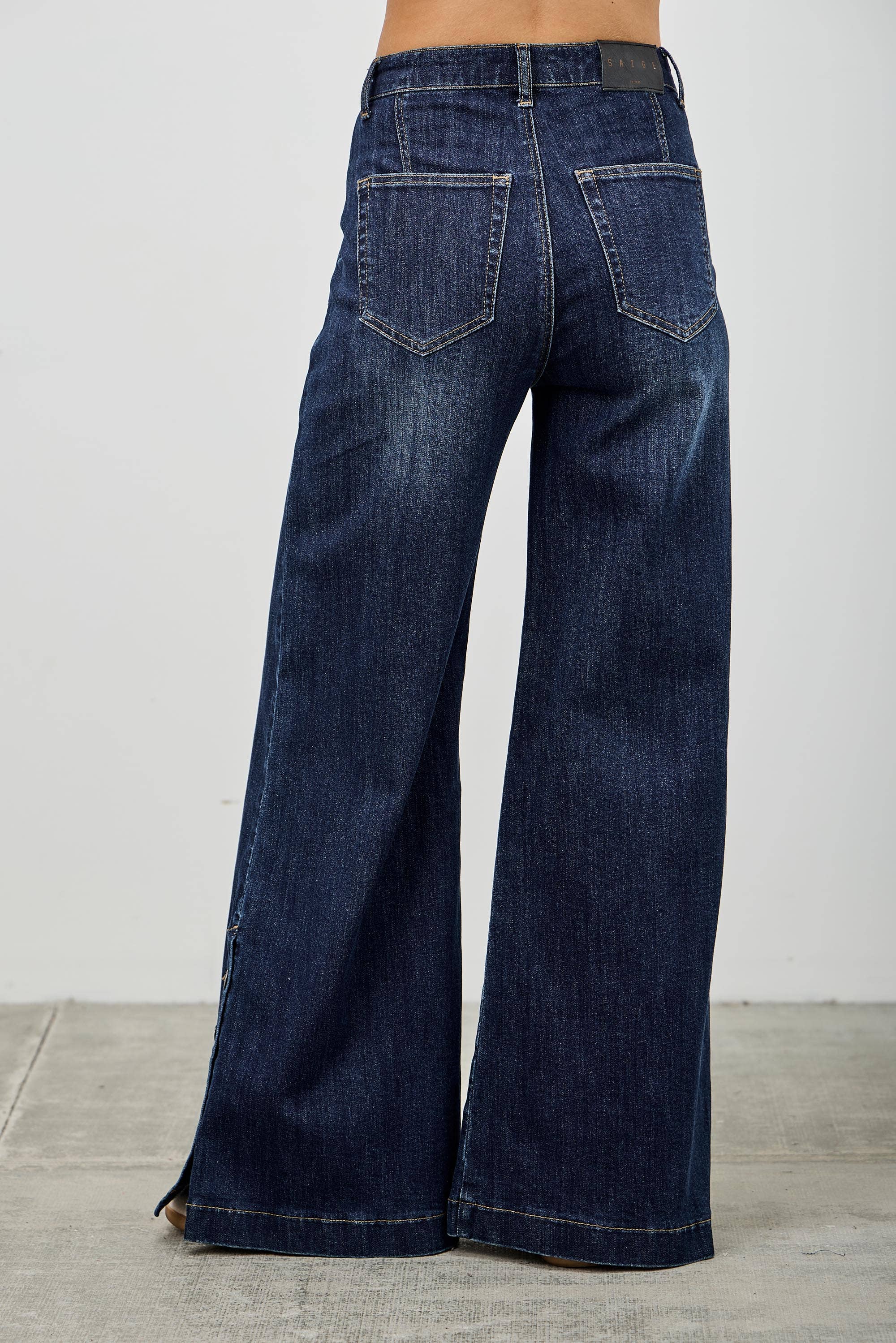 P8152D-HIGH RISE WIDE LEG WITH BUTTON SLIT