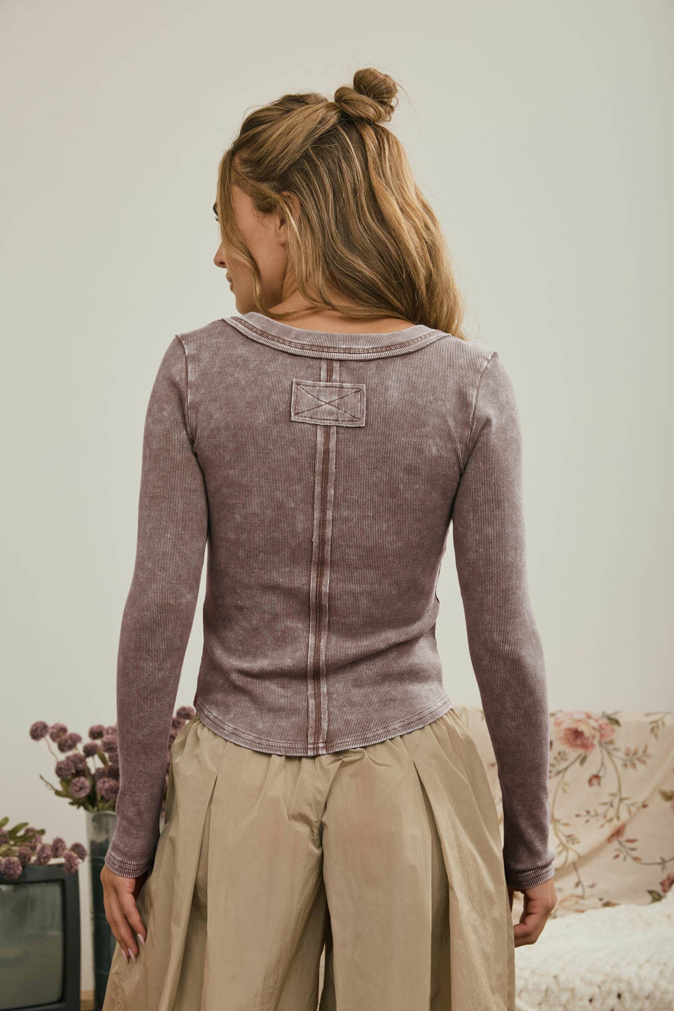 WASHED LONG SLEEVE RIBBED HENLEY KNIT TOP