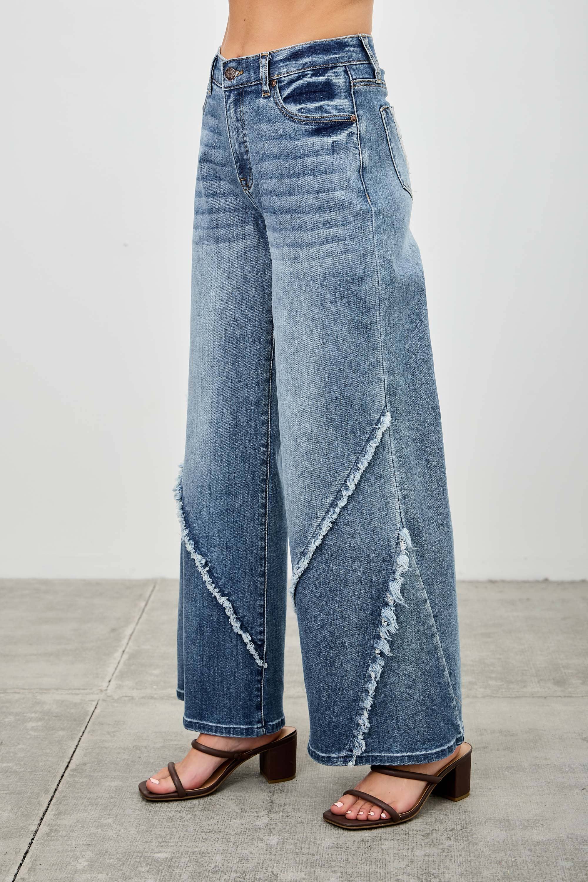 MID RISE WIDE FRAYED SEAM