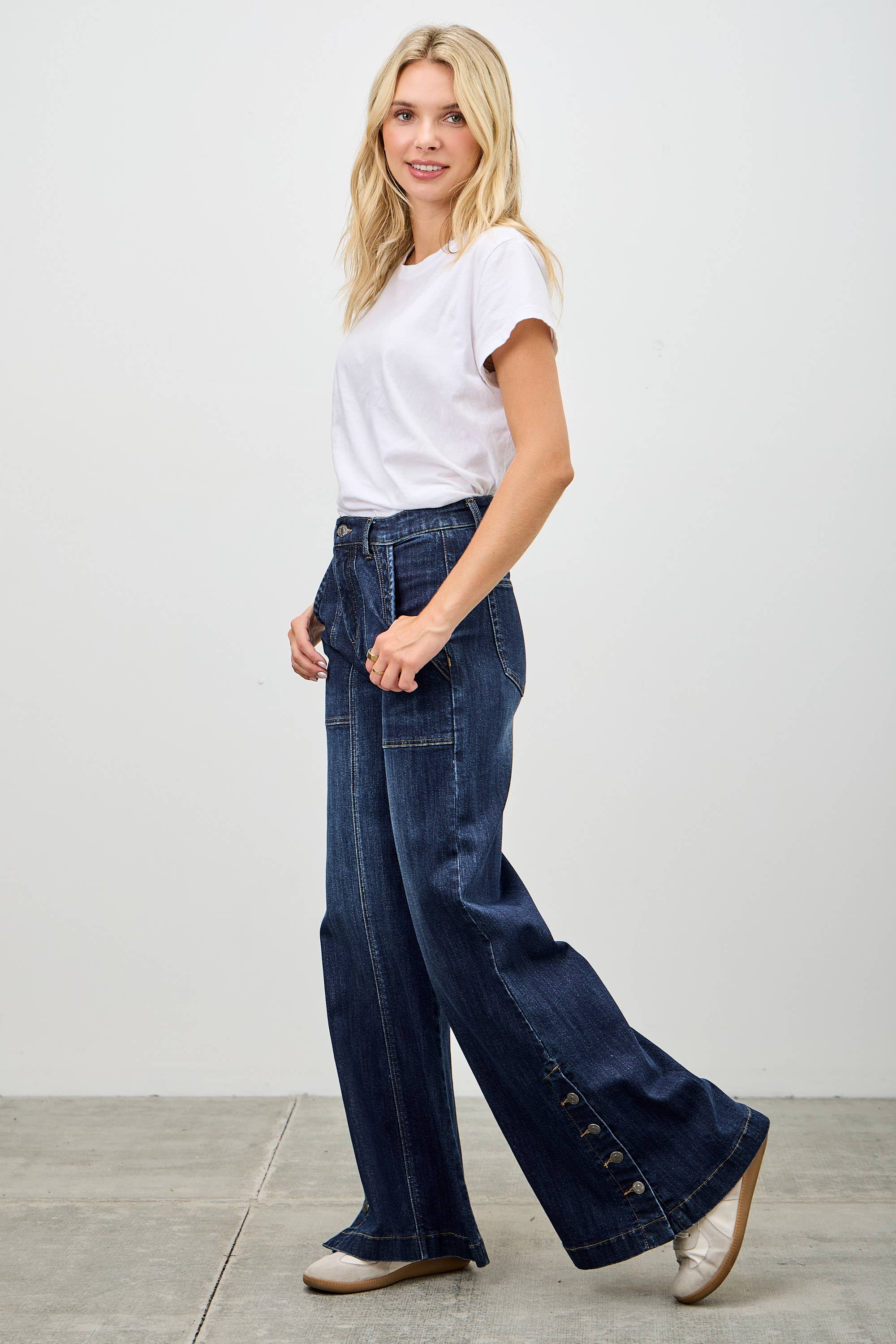 P8152D-HIGH RISE WIDE LEG WITH BUTTON SLIT