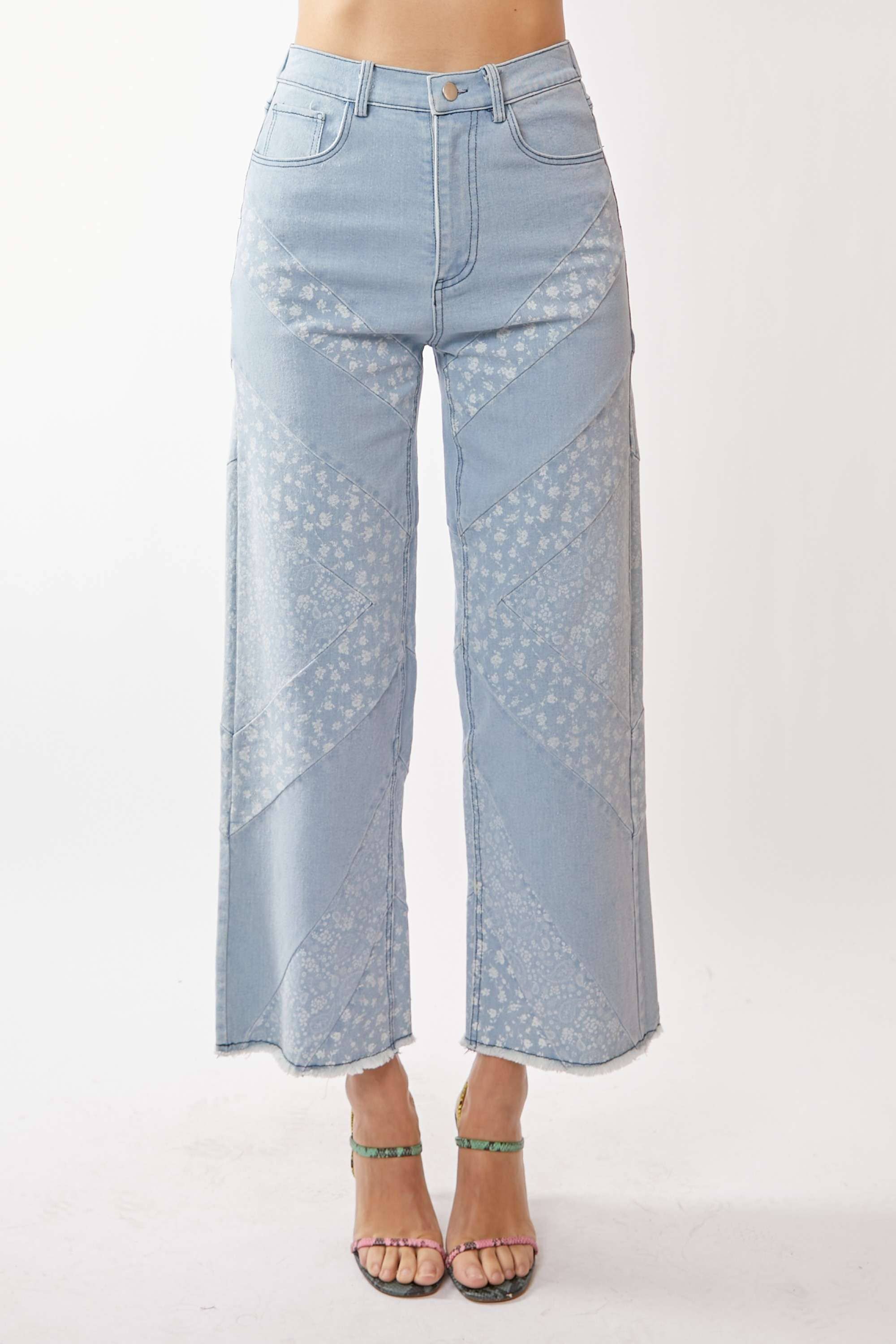PLUS WIDE OPENING DENIM FLORAL AND PAISLEY PRINT