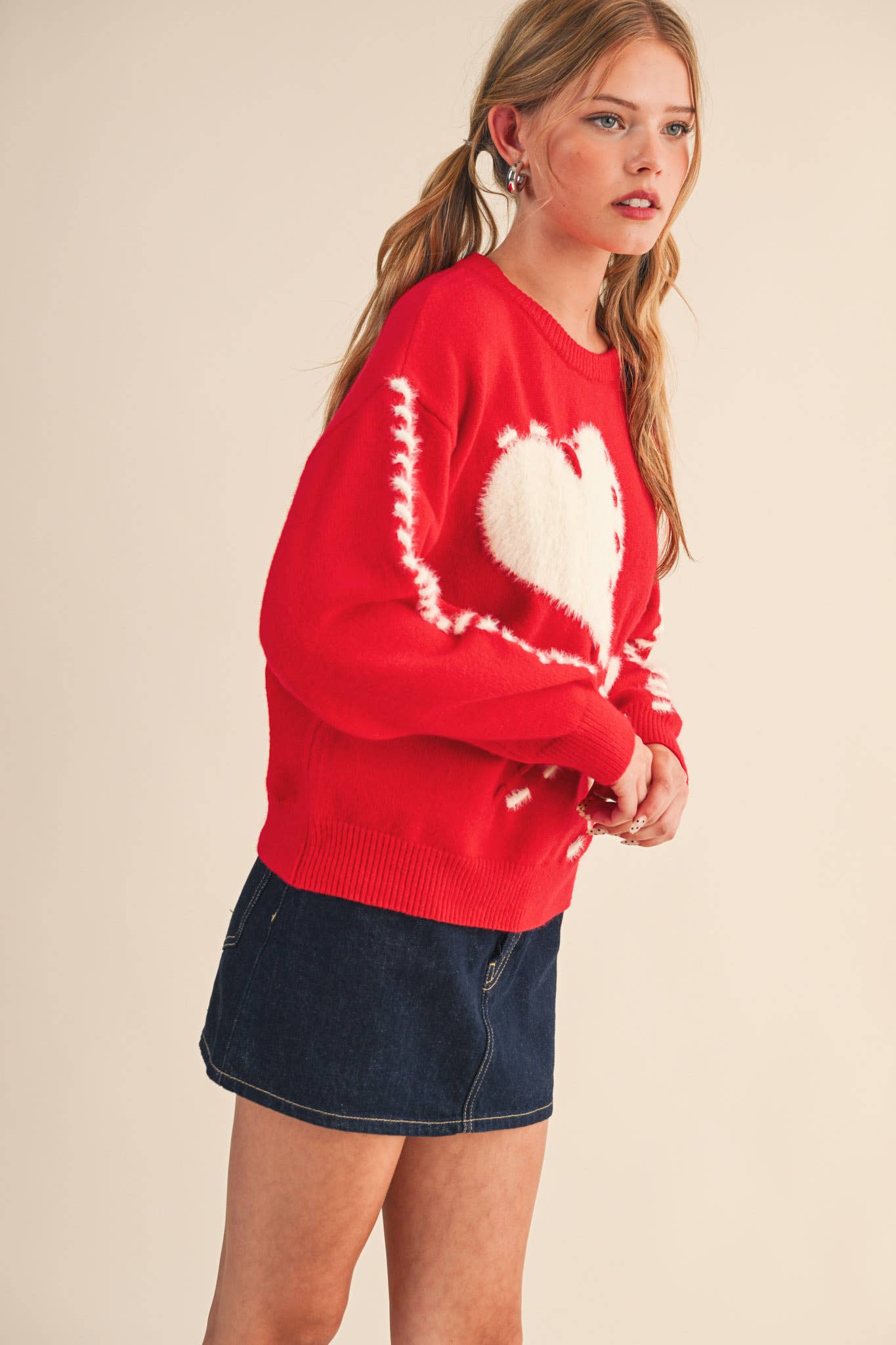 FUZZY HEART KNIT SWEATER WITH WHIP STITCH
