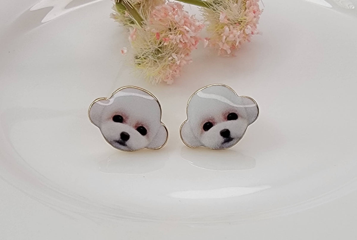 POOODLE PRINTED STUD EARRINGS.