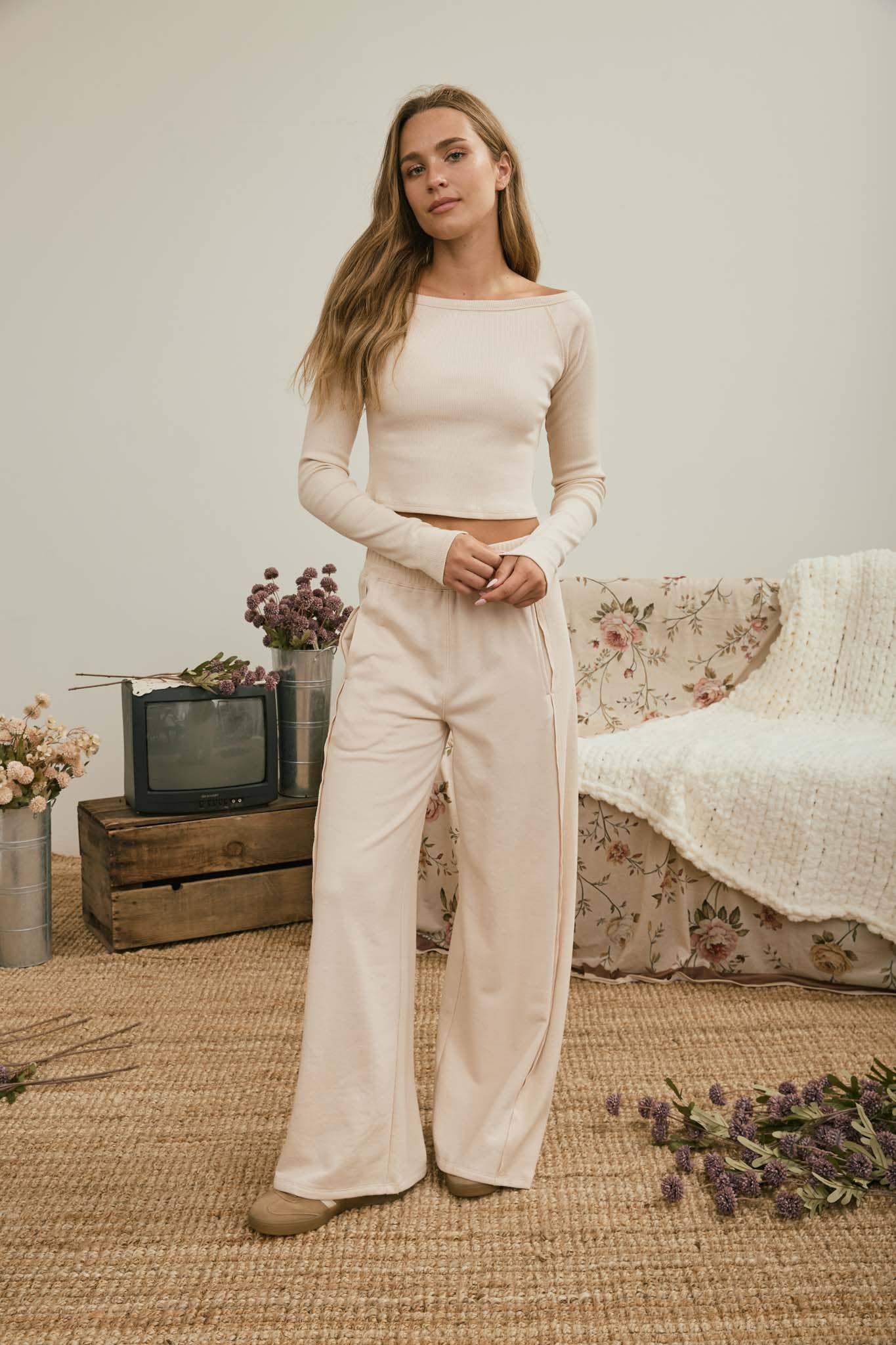 OFF-SHOULDER LONG SLEEVE CROPPED RIBBED KNIT TOP