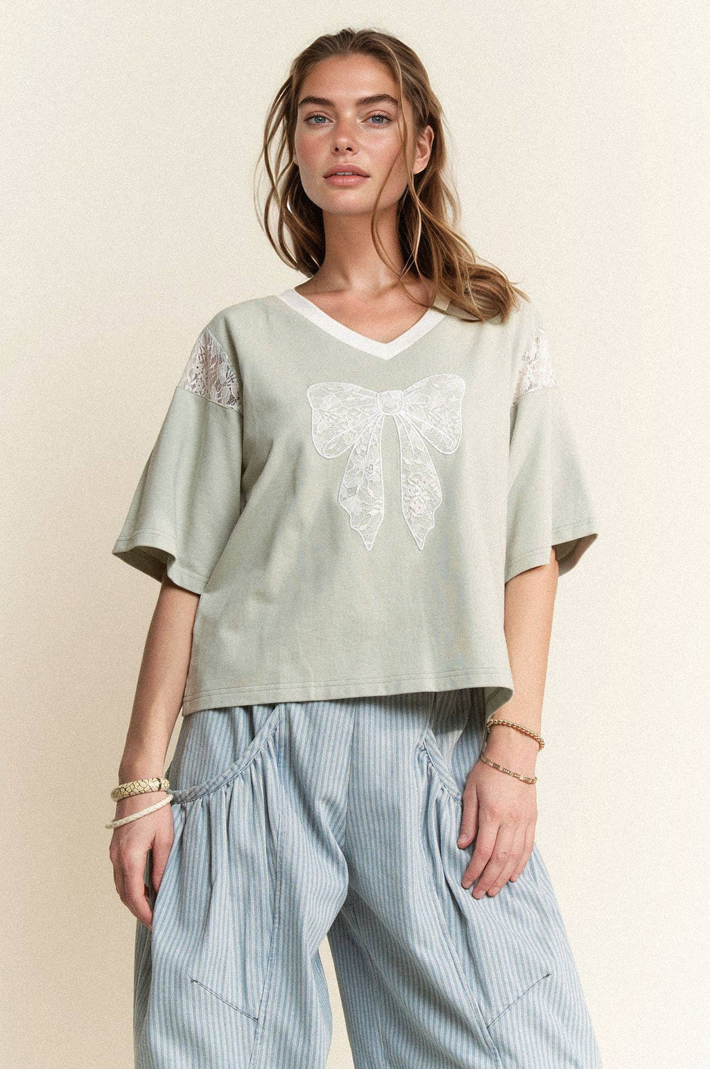 LACE EMBROIDERED RIBBON PATCH SHORT SLEEVE TOP