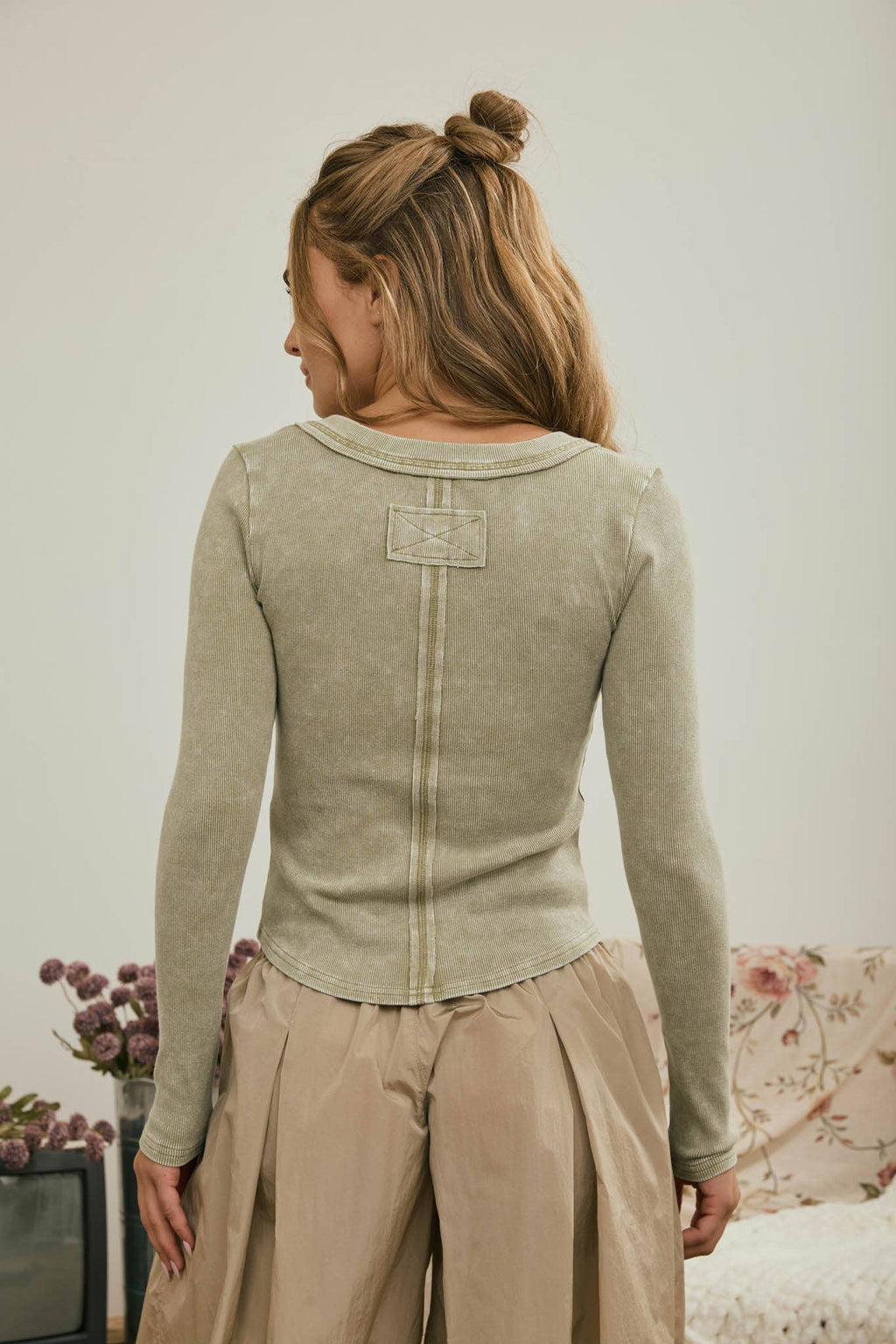 WASHED LONG SLEEVE RIBBED HENLEY KNIT TOP