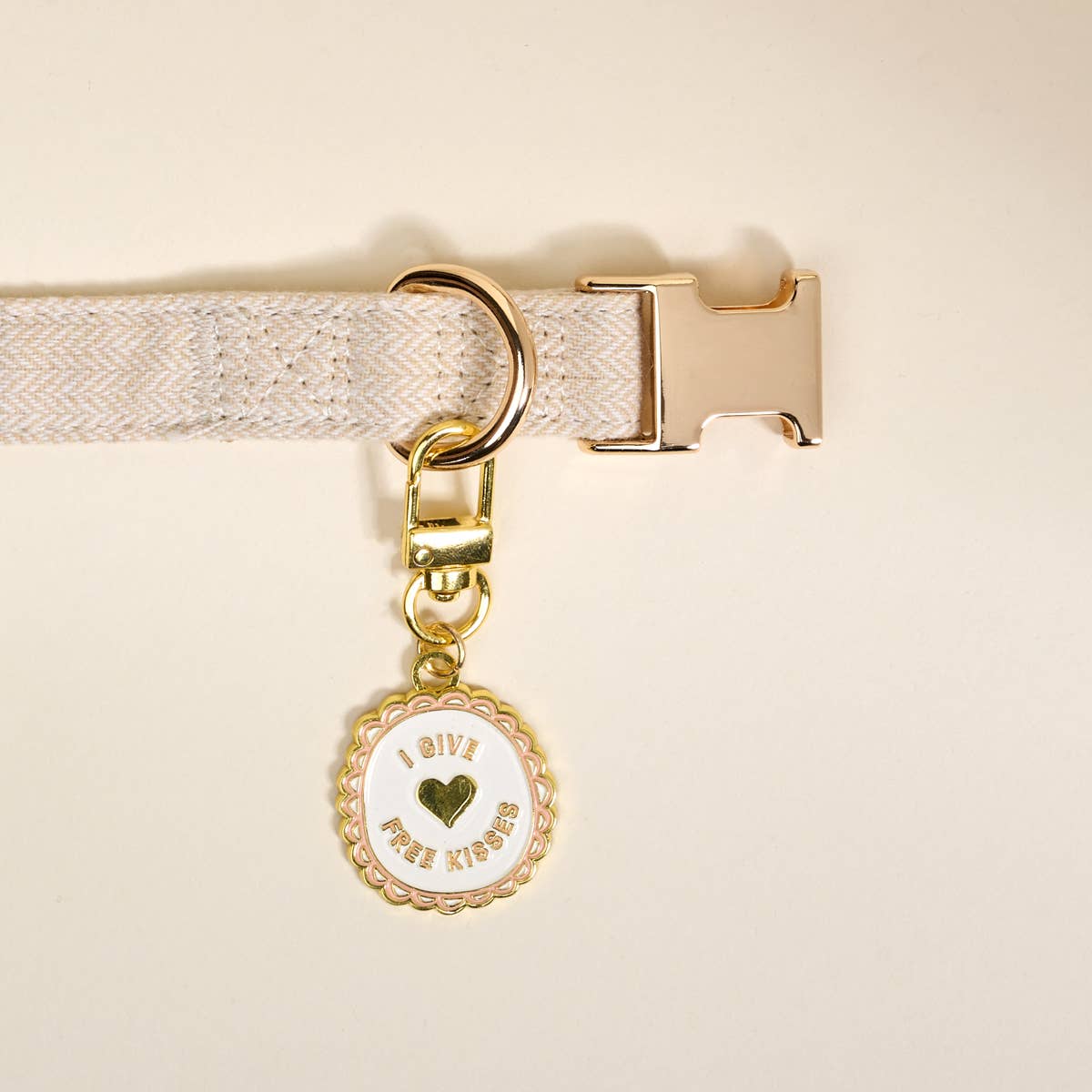 Pawfect Collar Charm–Free Kisses