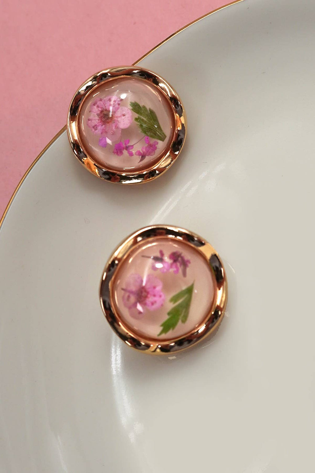 VINTAGE PORCELAIN PRESSED FLORAL STUD EARRINGS