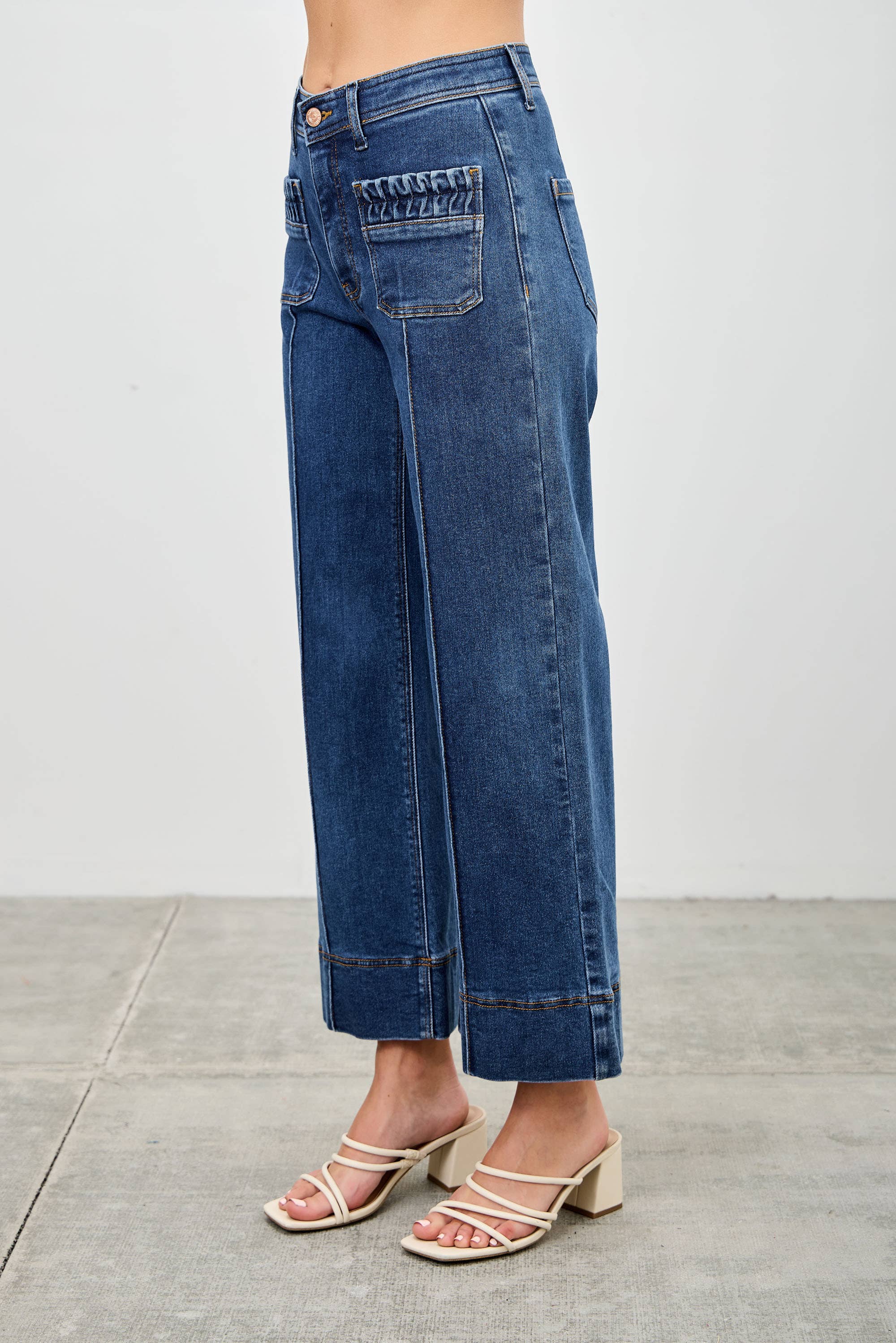 MID RISE CROP WIDE WITH PLEATS POCKET