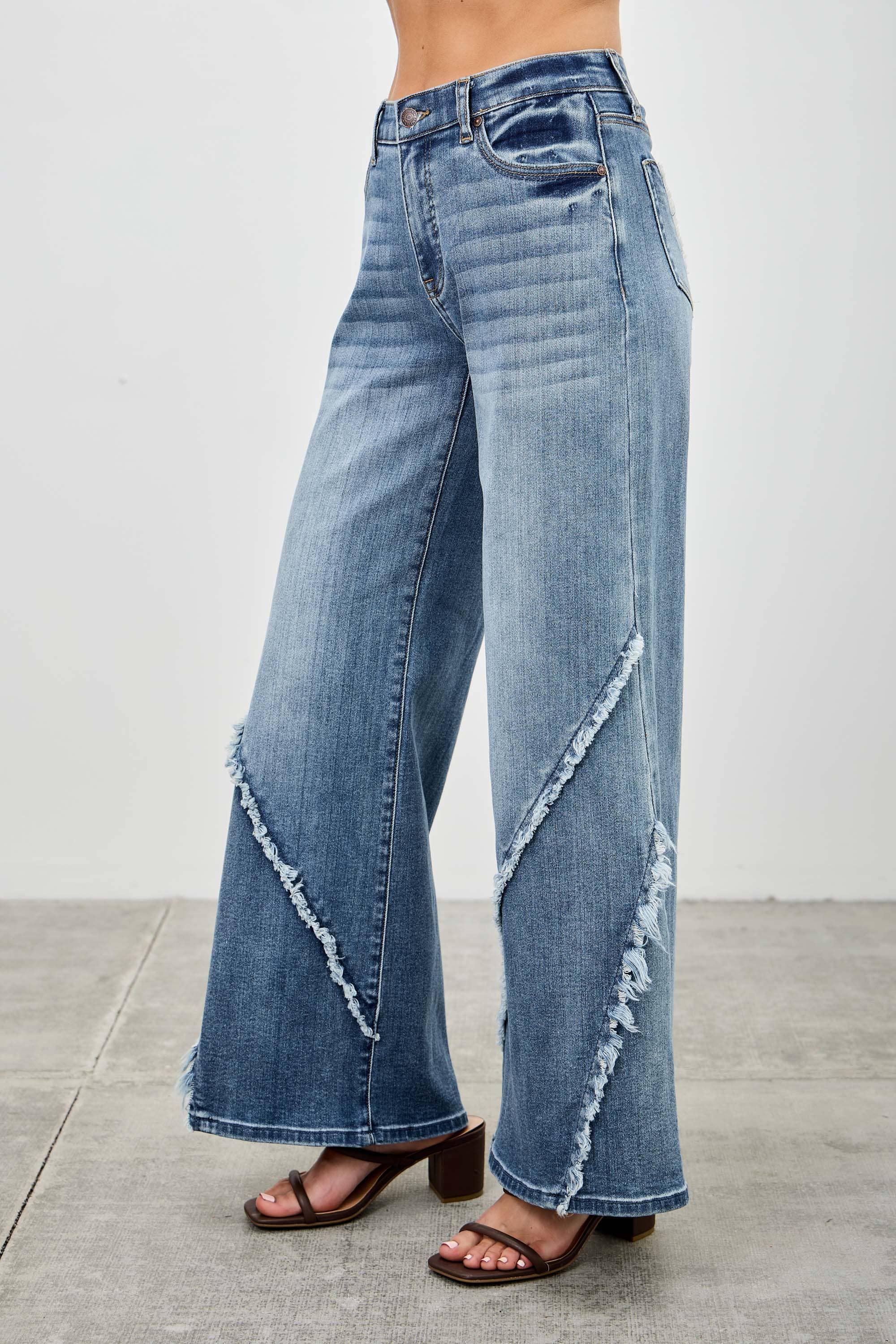 MID RISE WIDE FRAYED SEAM