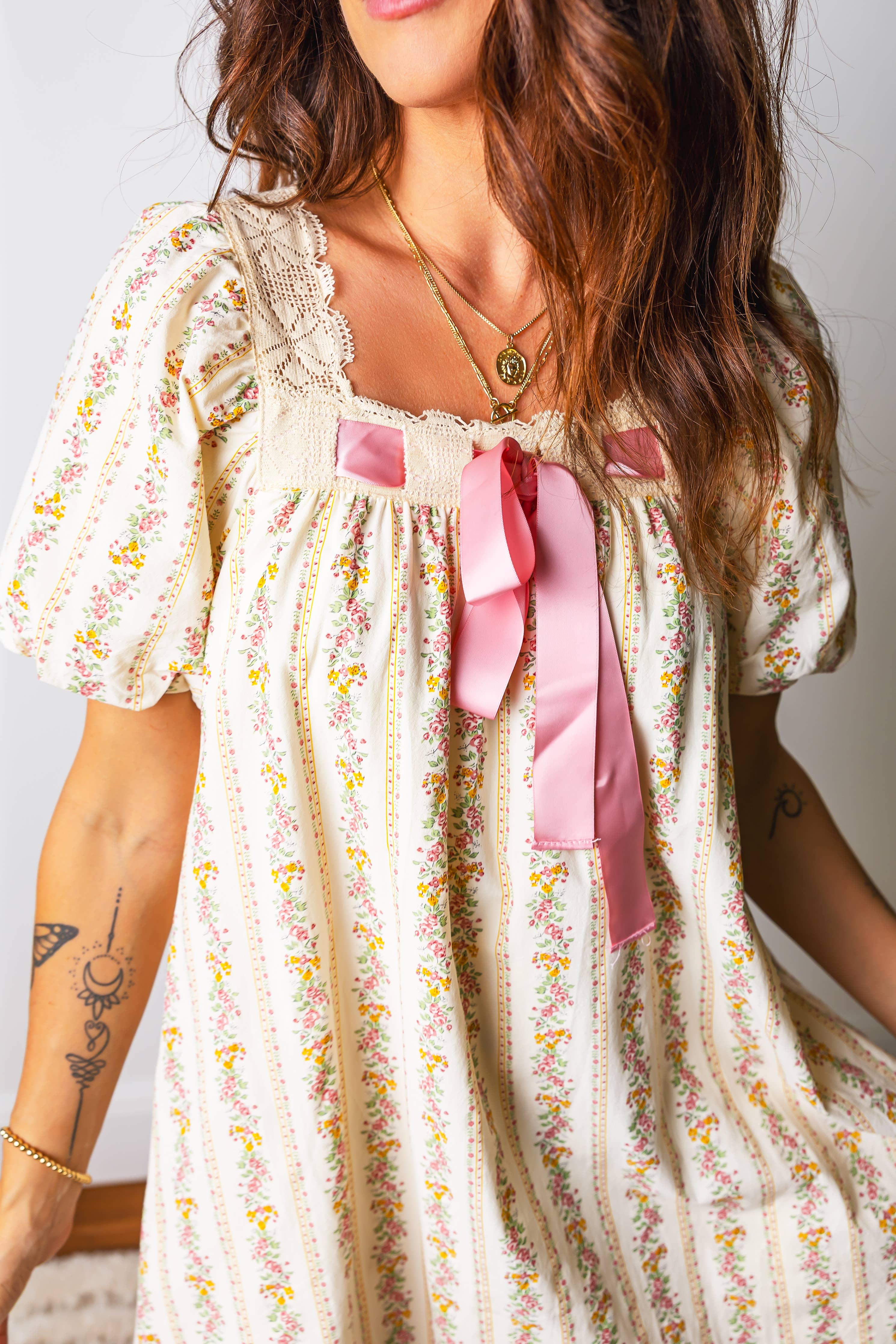 Floral Print Contrast Ribbon Bow Lace Patched Mini Dress