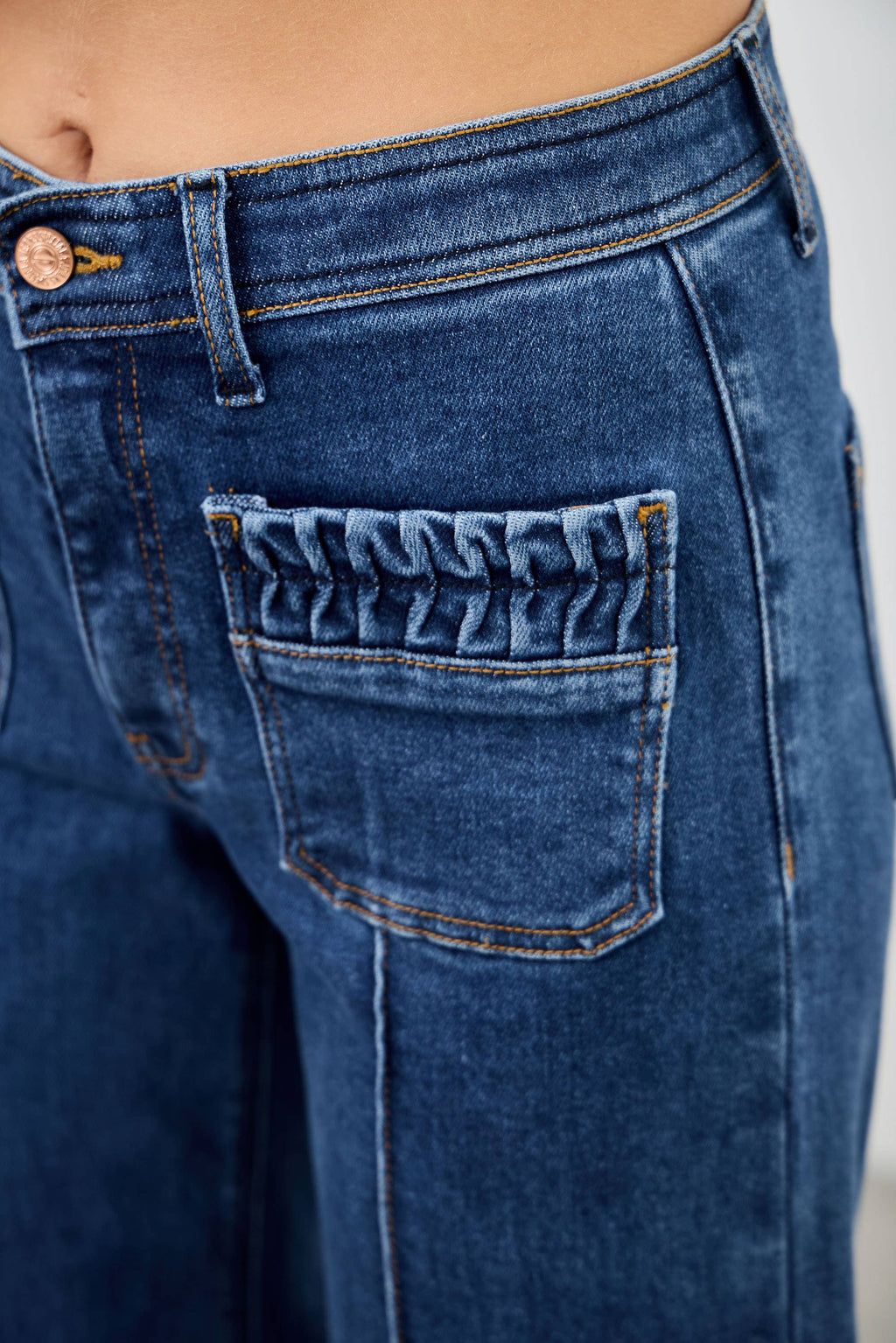 MID RISE CROP WIDE WITH PLEATS POCKET